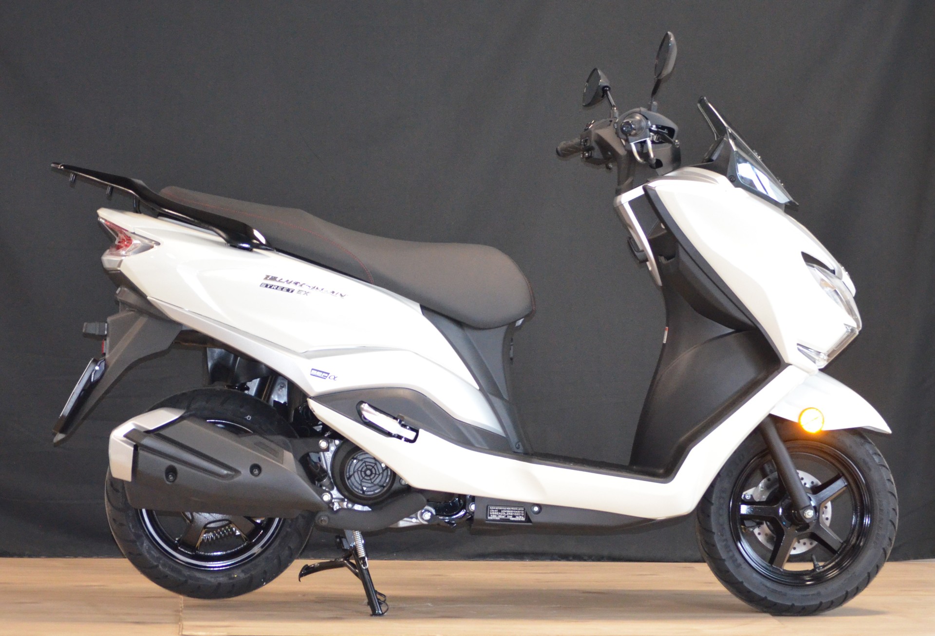 SUZUKI BURGMAN 125-showroom-element-3