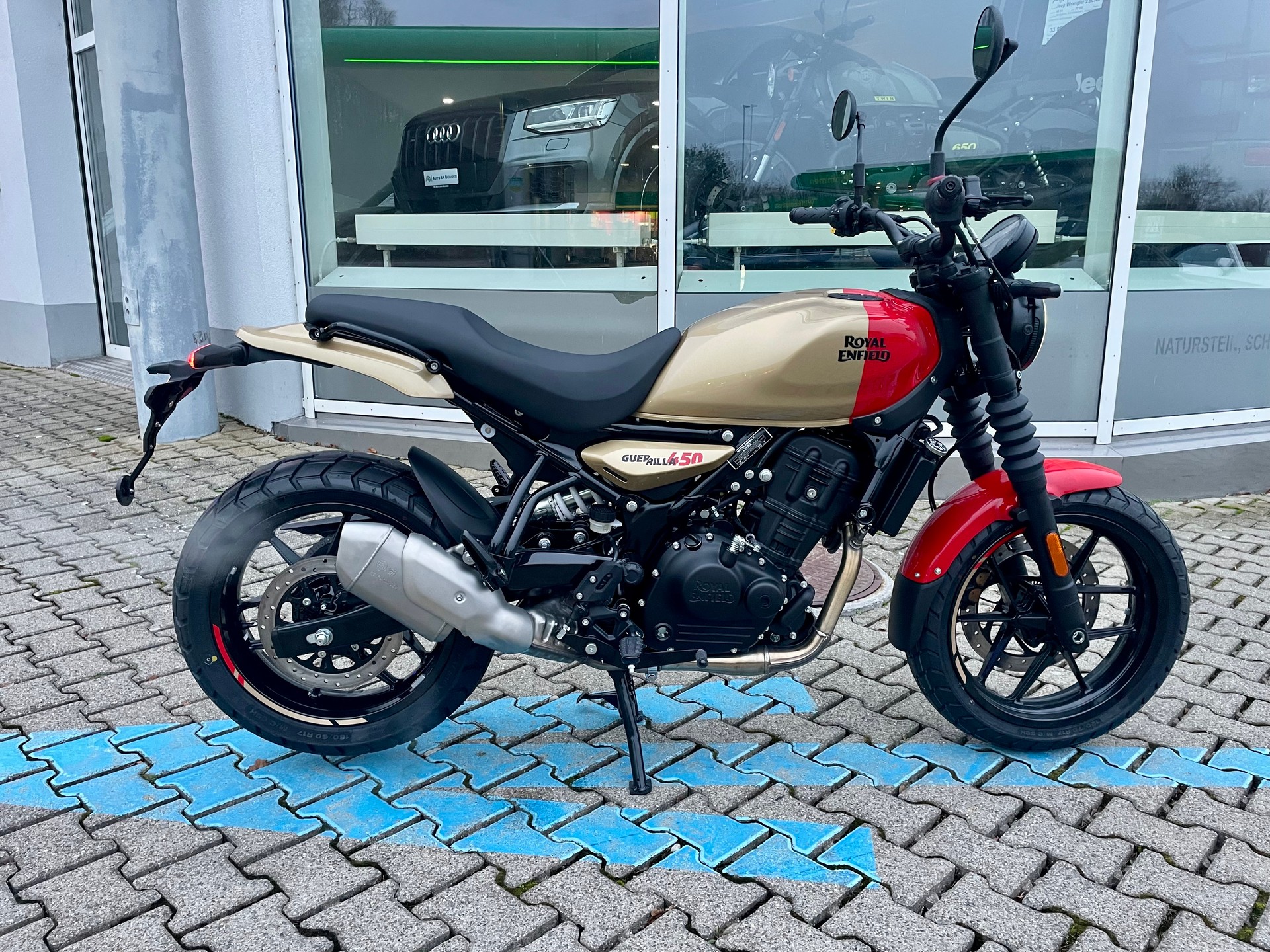 ROYAL ENFIELD Guerrilla 452 Gold Dip 40PS 6-Gang ABS
