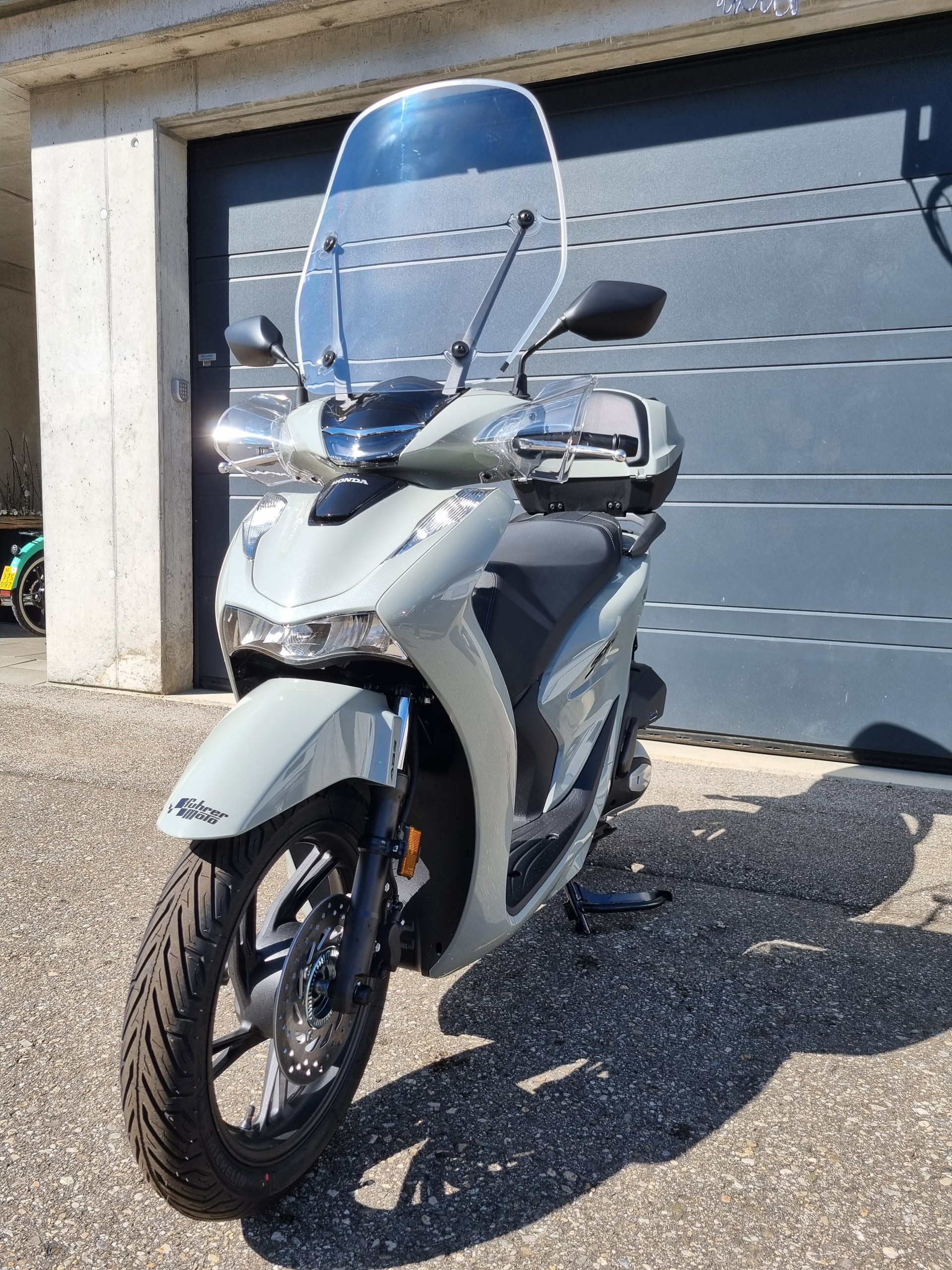 HONDA SH 125 +-showroom-element-2