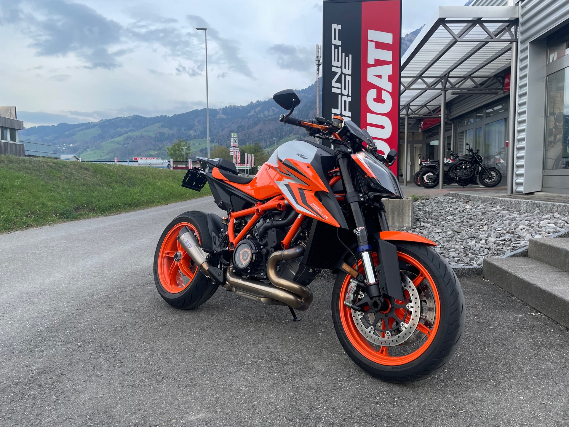 KTM 1290 Super Duke R EVO