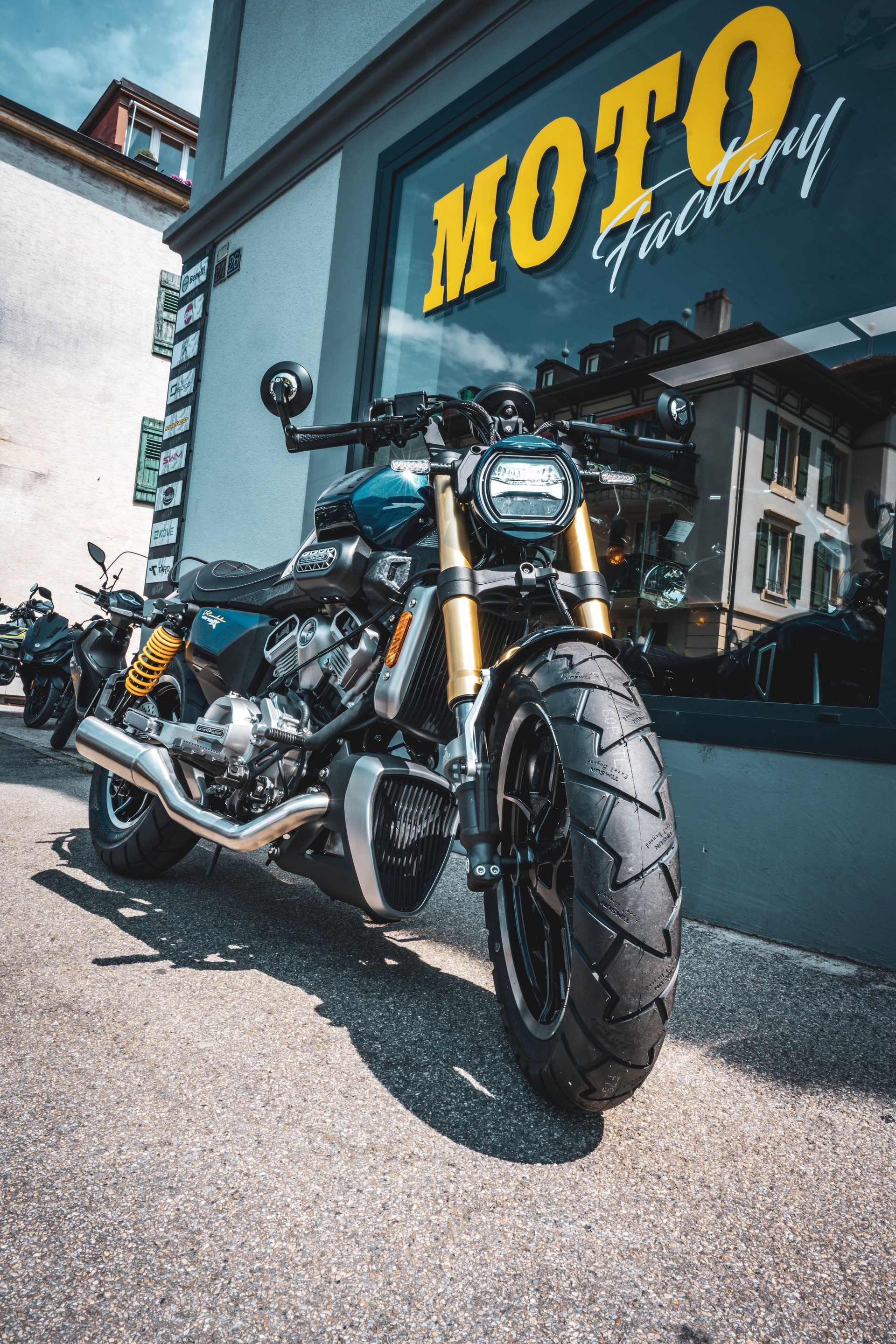 HYOSUNG GV 125X ABS-showroom-element-1
