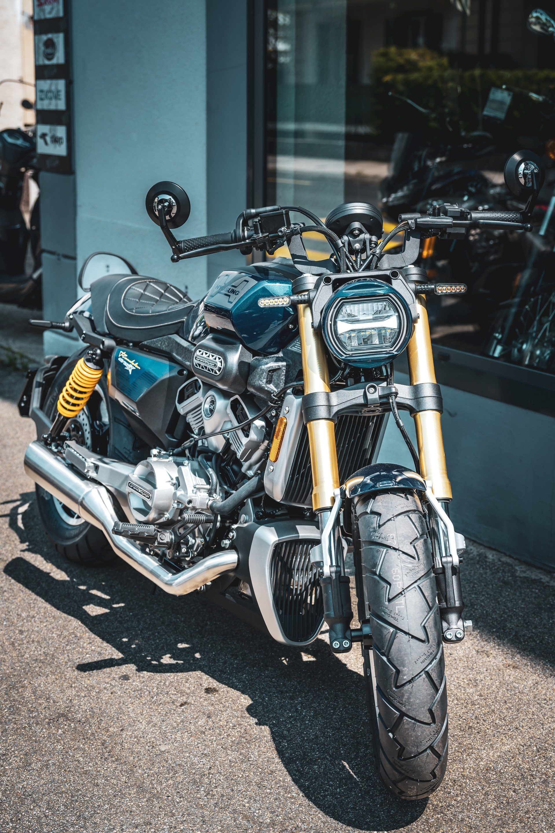 HYOSUNG GV 125X ABS-showroom-element-2