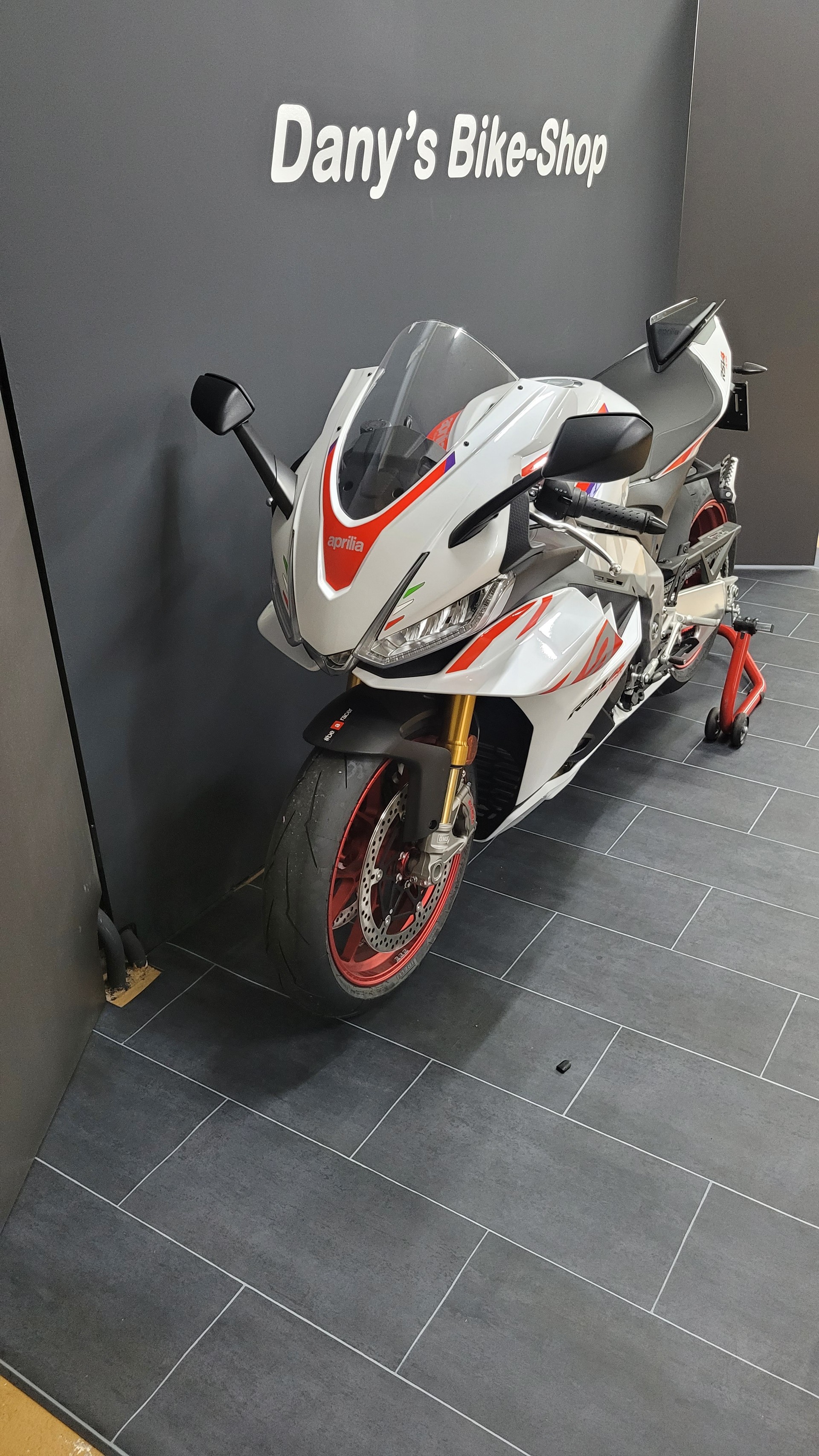 APRILIA RSV4 1100 Factory Speed White-image-1