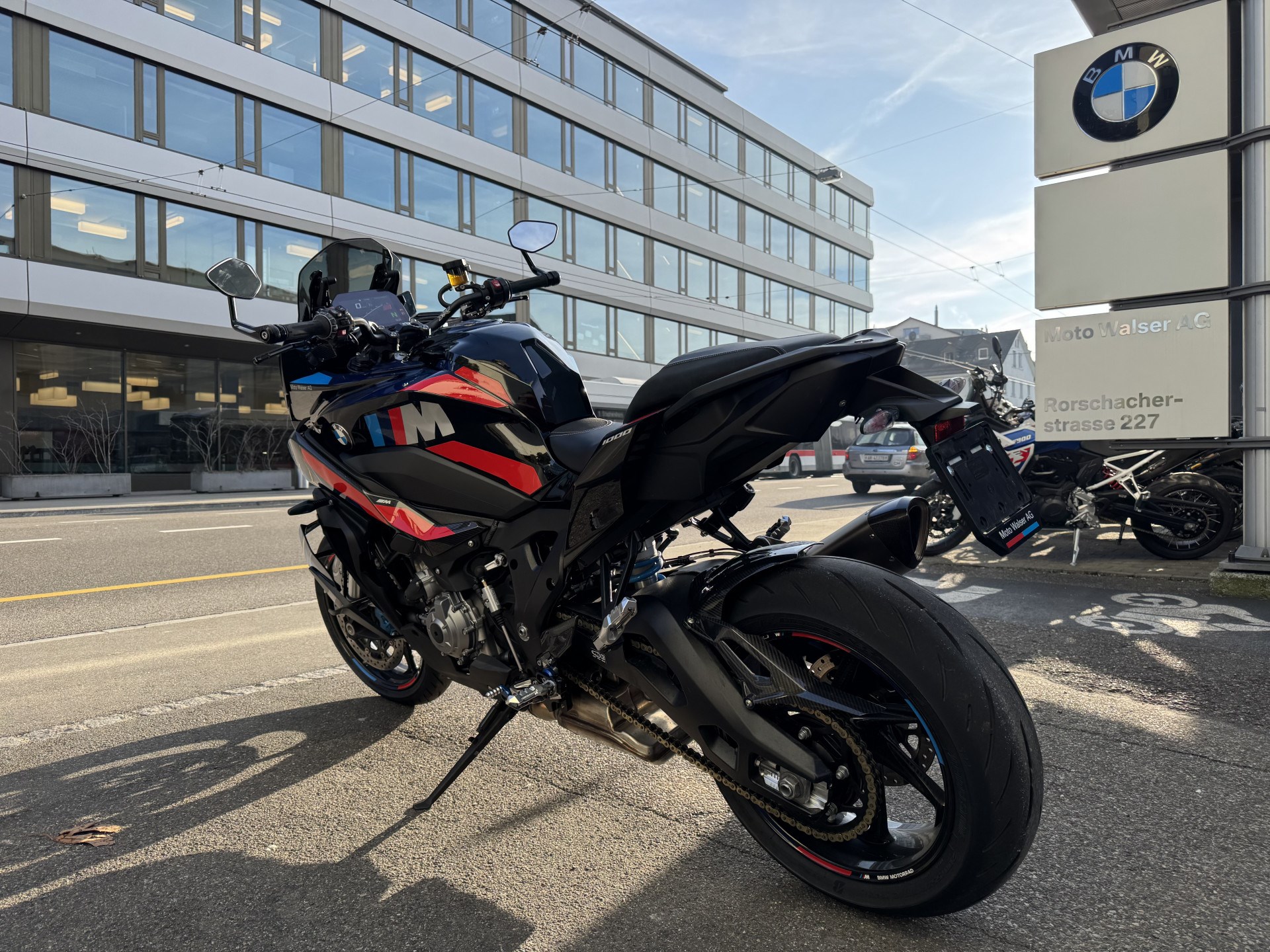 BMW M 1000 XR-showroom-element-3