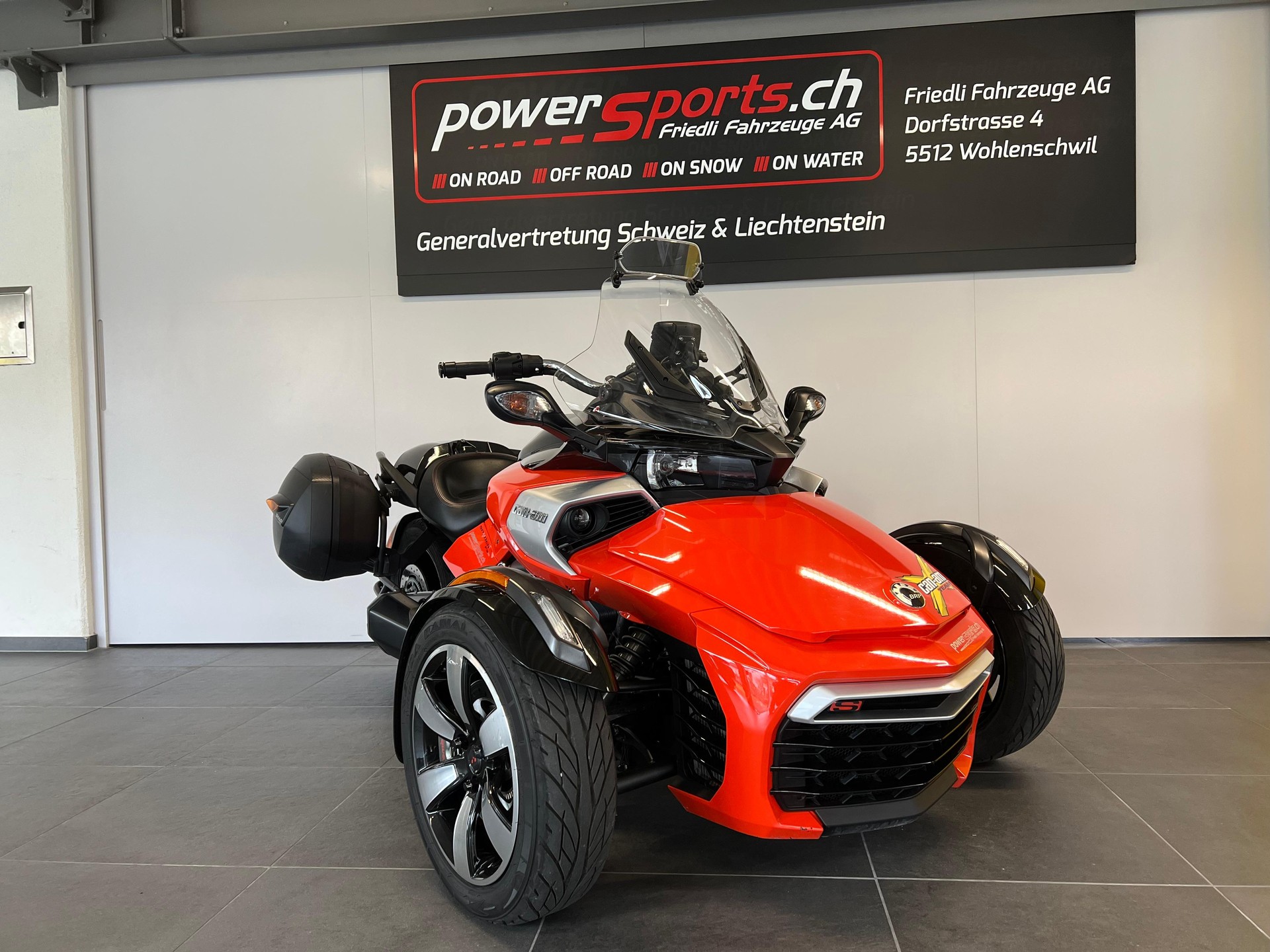 CAN-AM Spyder F3-S SM6-showroom-element-1