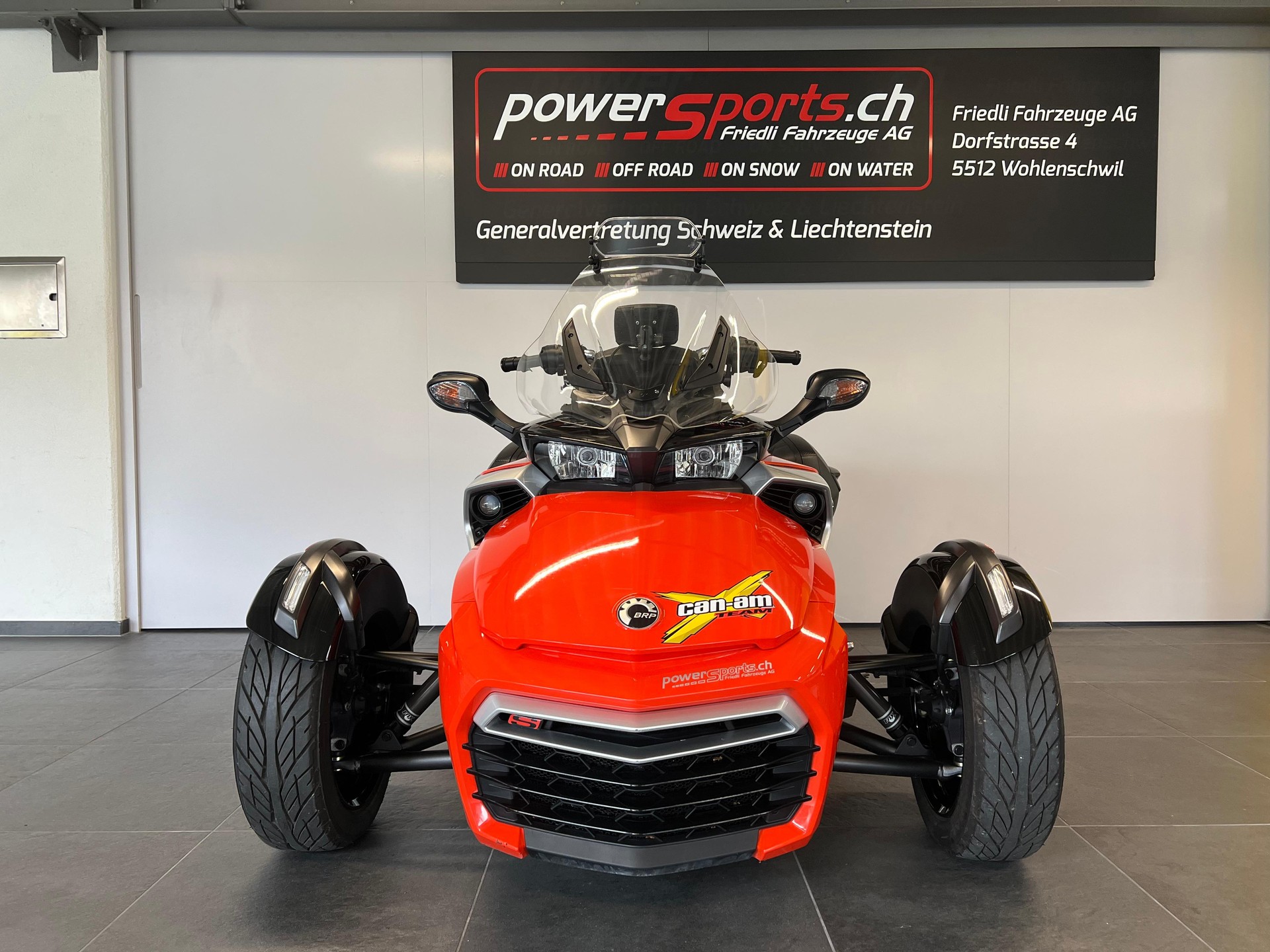 CAN-AM Spyder F3-S SM6-showroom-element-2