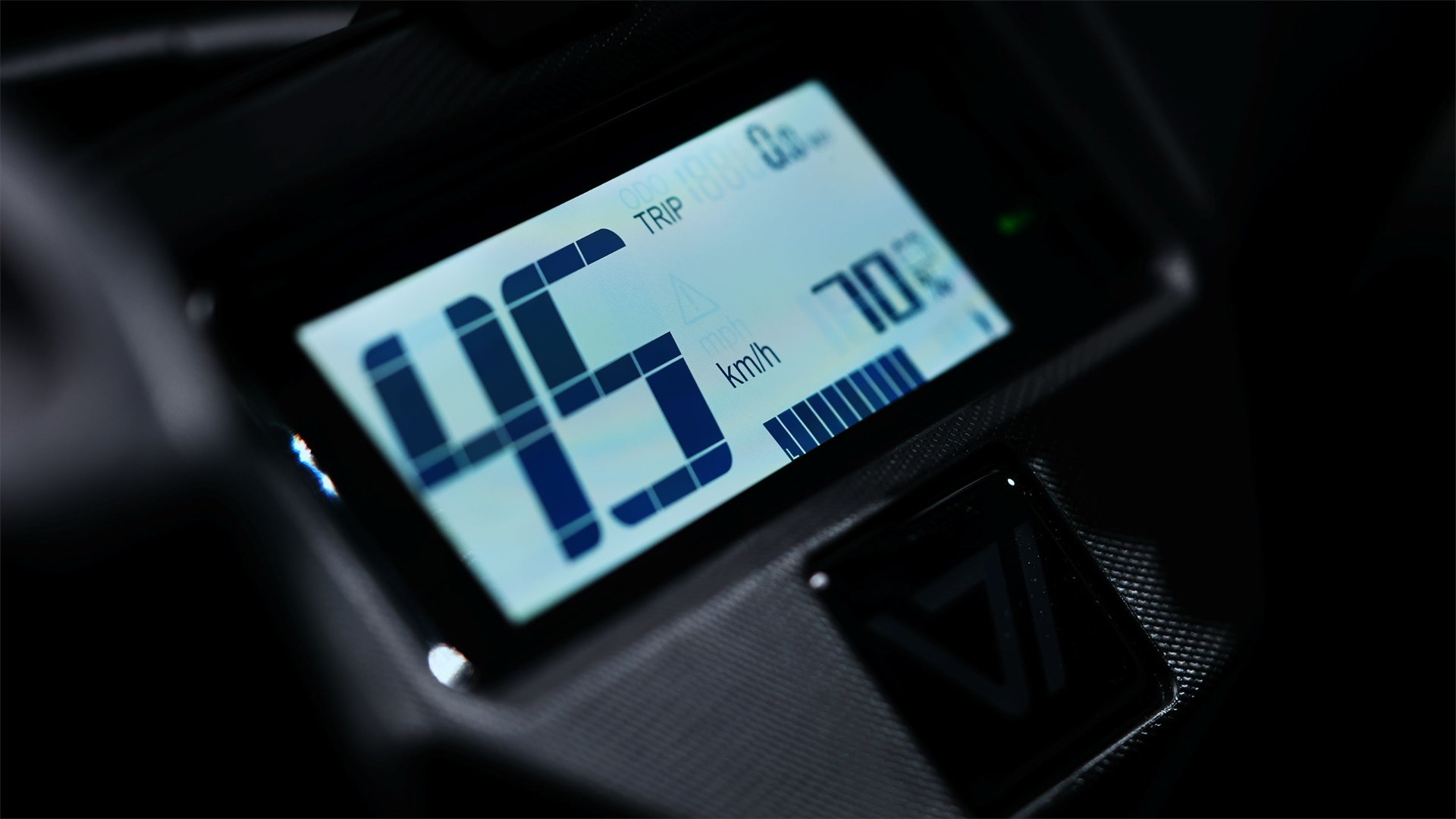 VMOTO F01-showroom-element-3