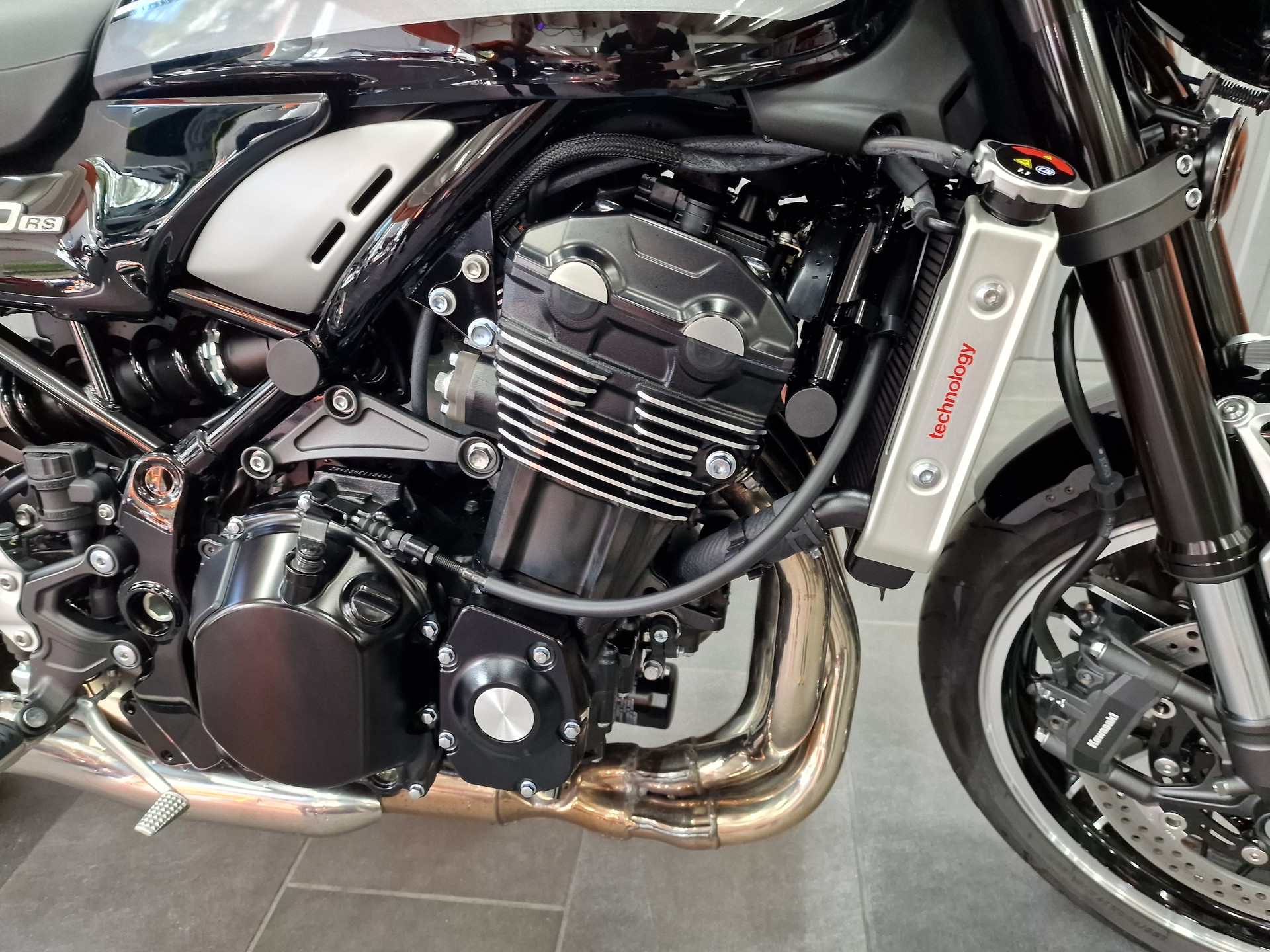 KAWASAKI Z 900 RS-image-2