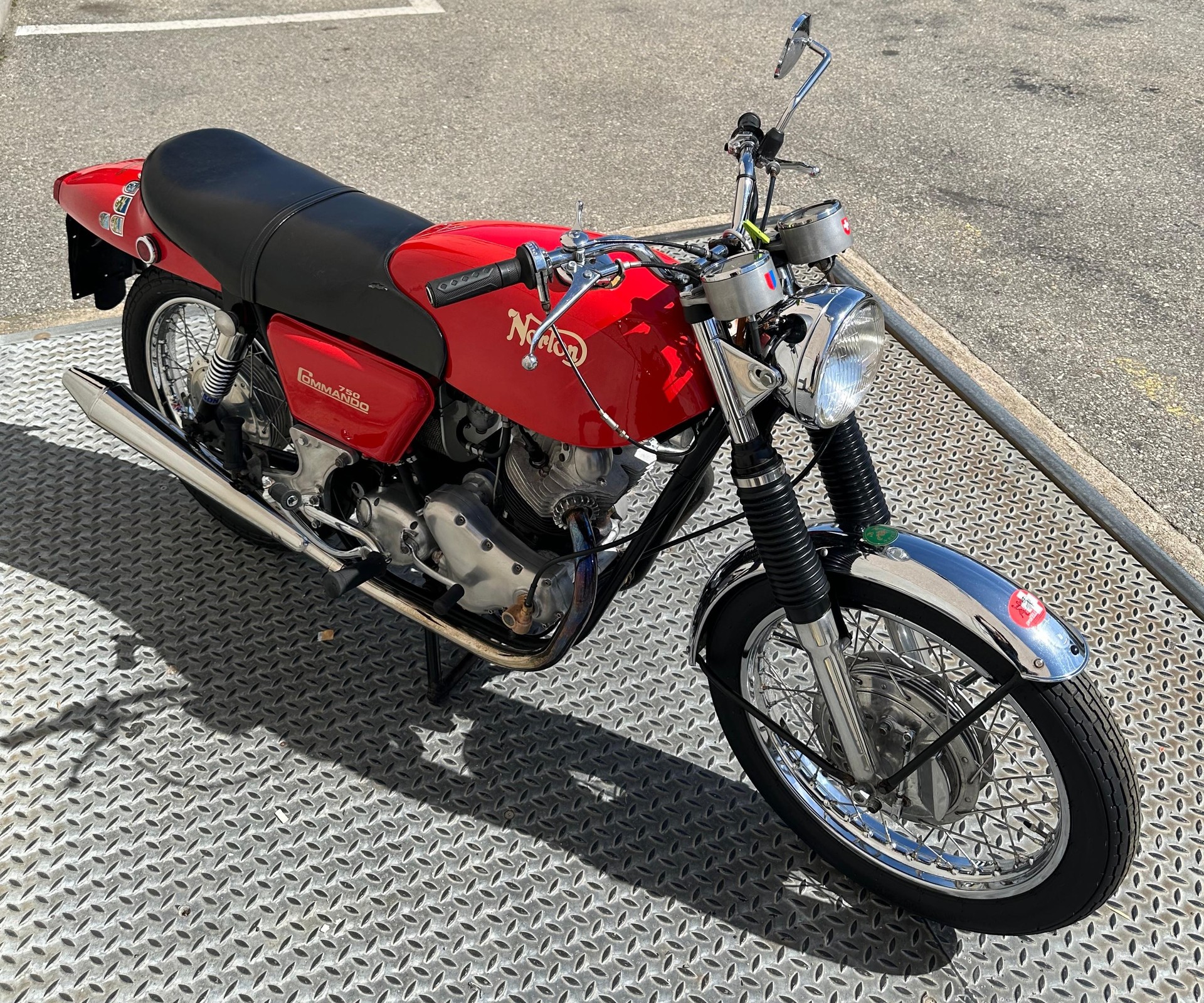 NORTON COMMANDO 750-showroom-element-1