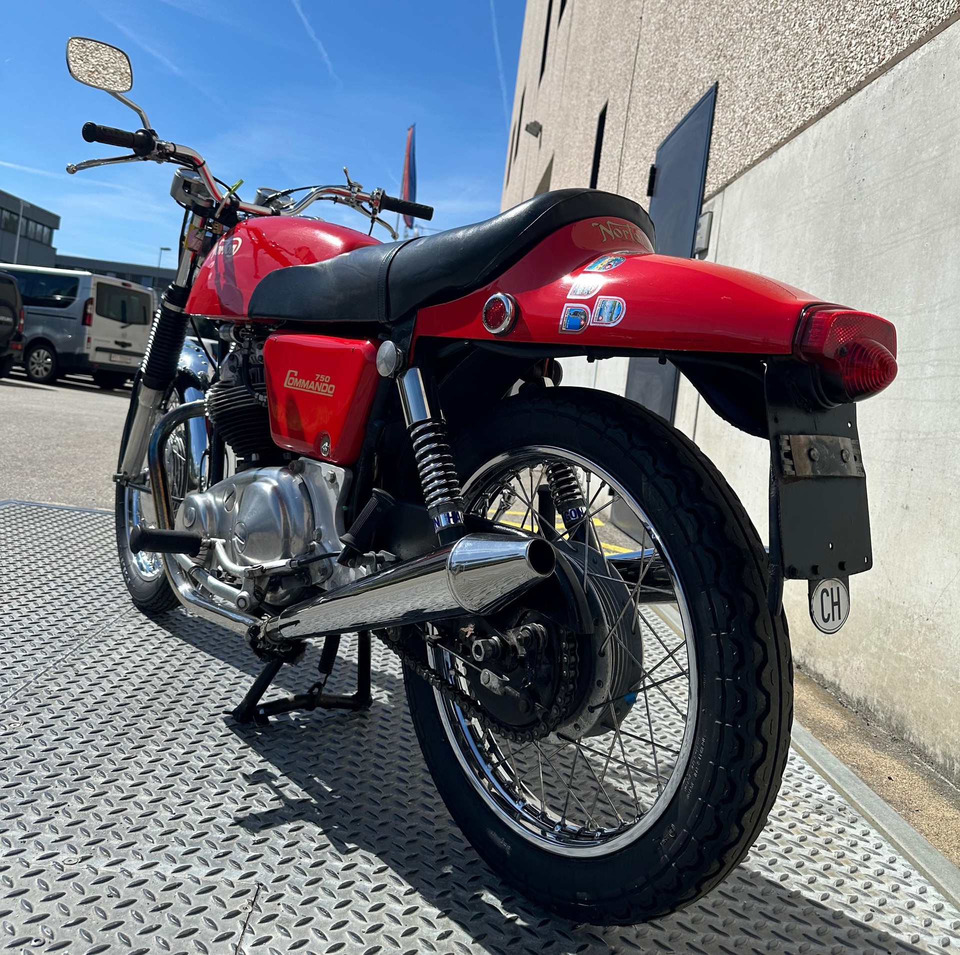 NORTON COMMANDO 750-showroom-element-3
