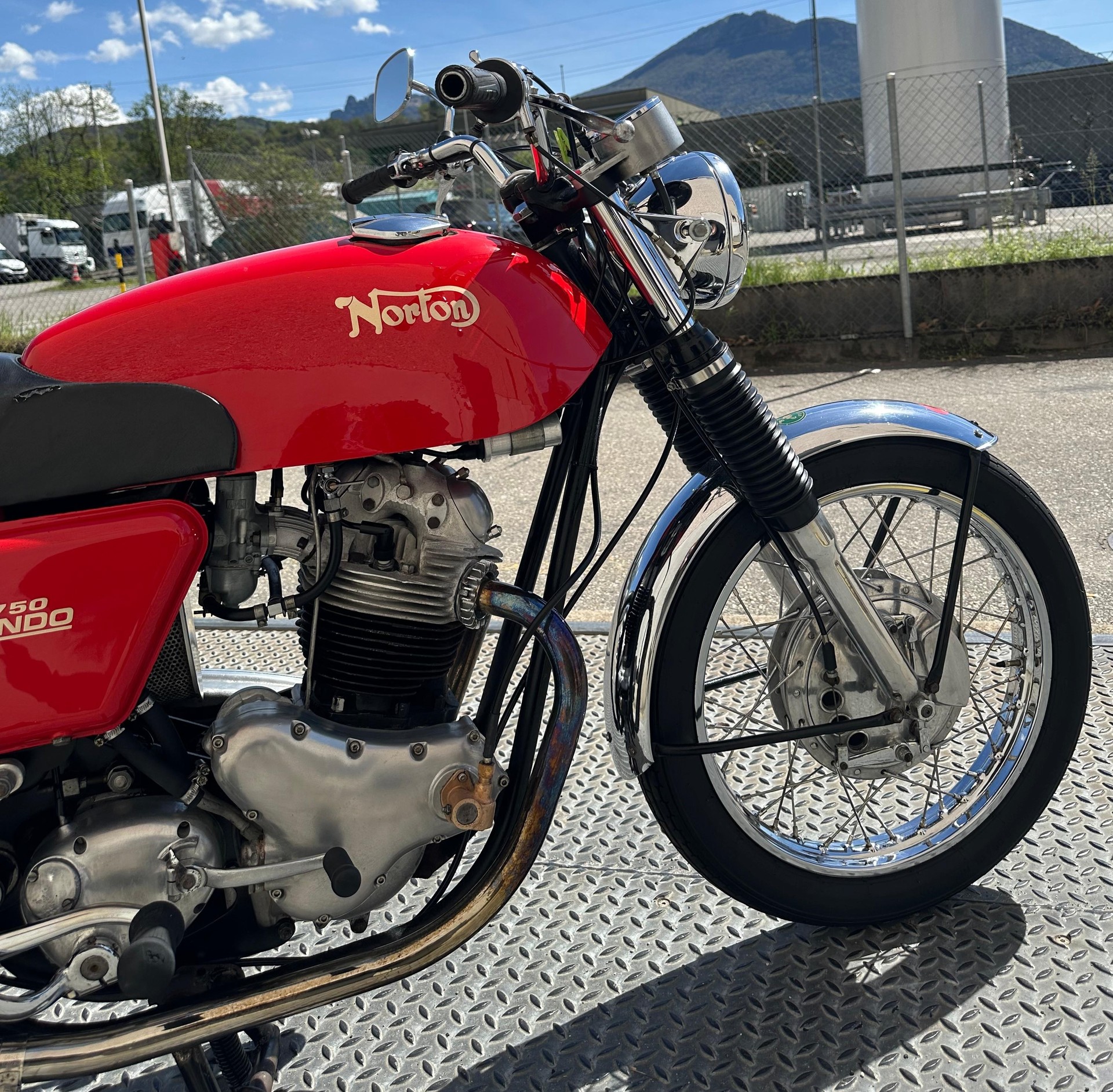 NORTON COMMANDO 750-showroom-element-2