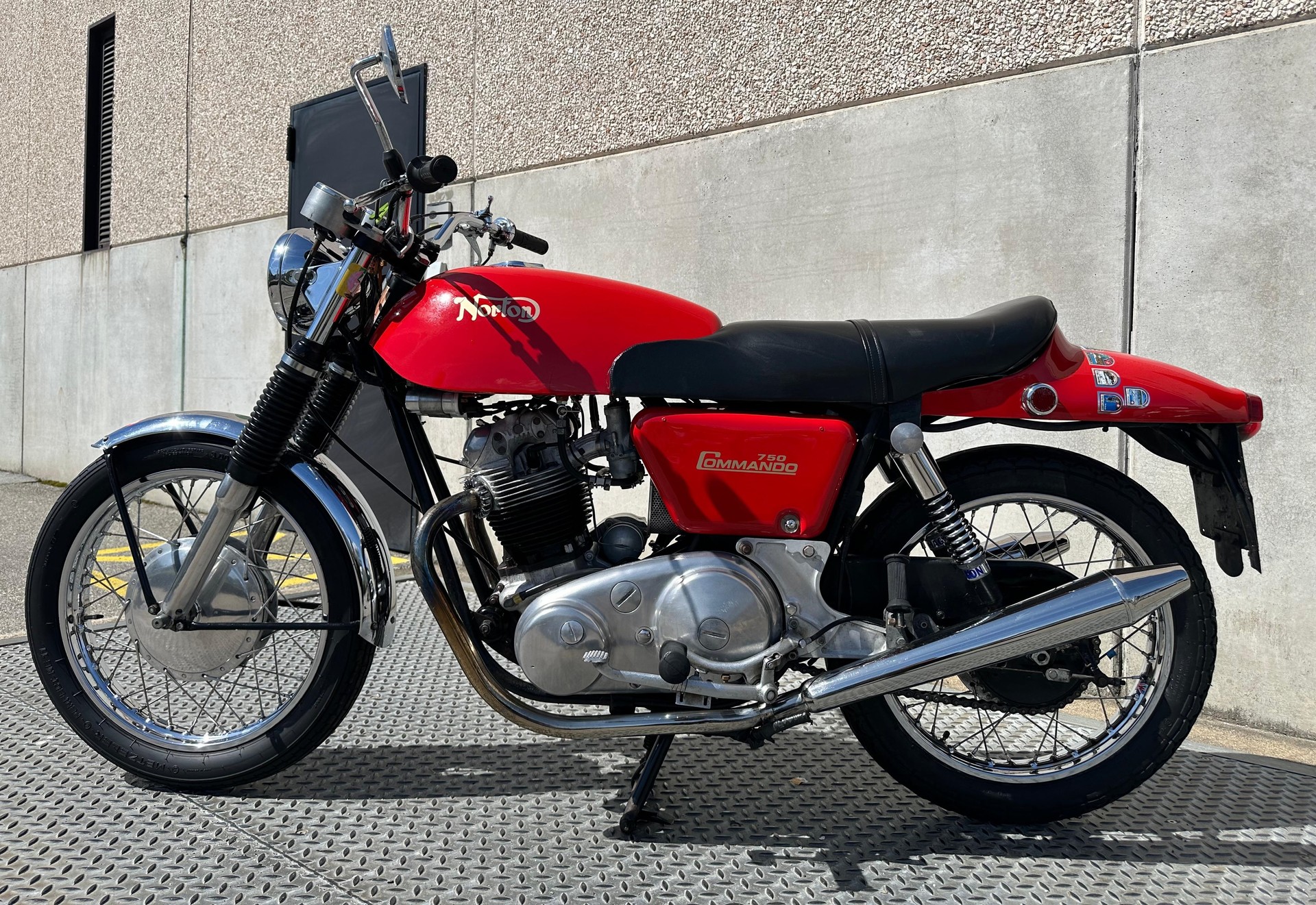 NORTON COMMANDO 750
