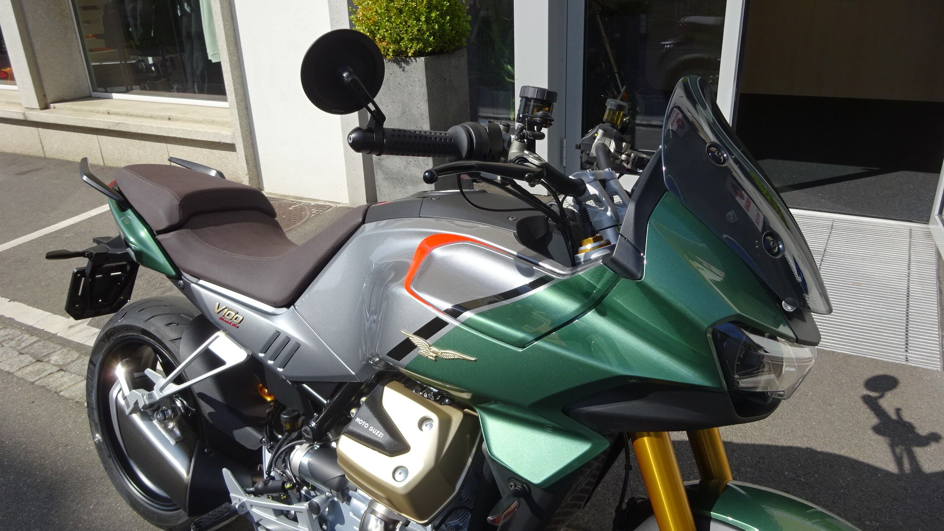 MOTO GUZZI V100 Mandello S-showroom-element-2