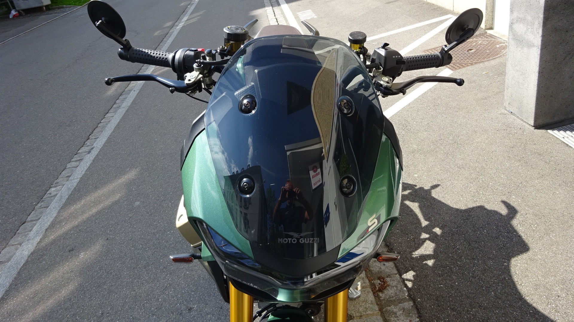 MOTO GUZZI V100 Mandello S-showroom-element-3