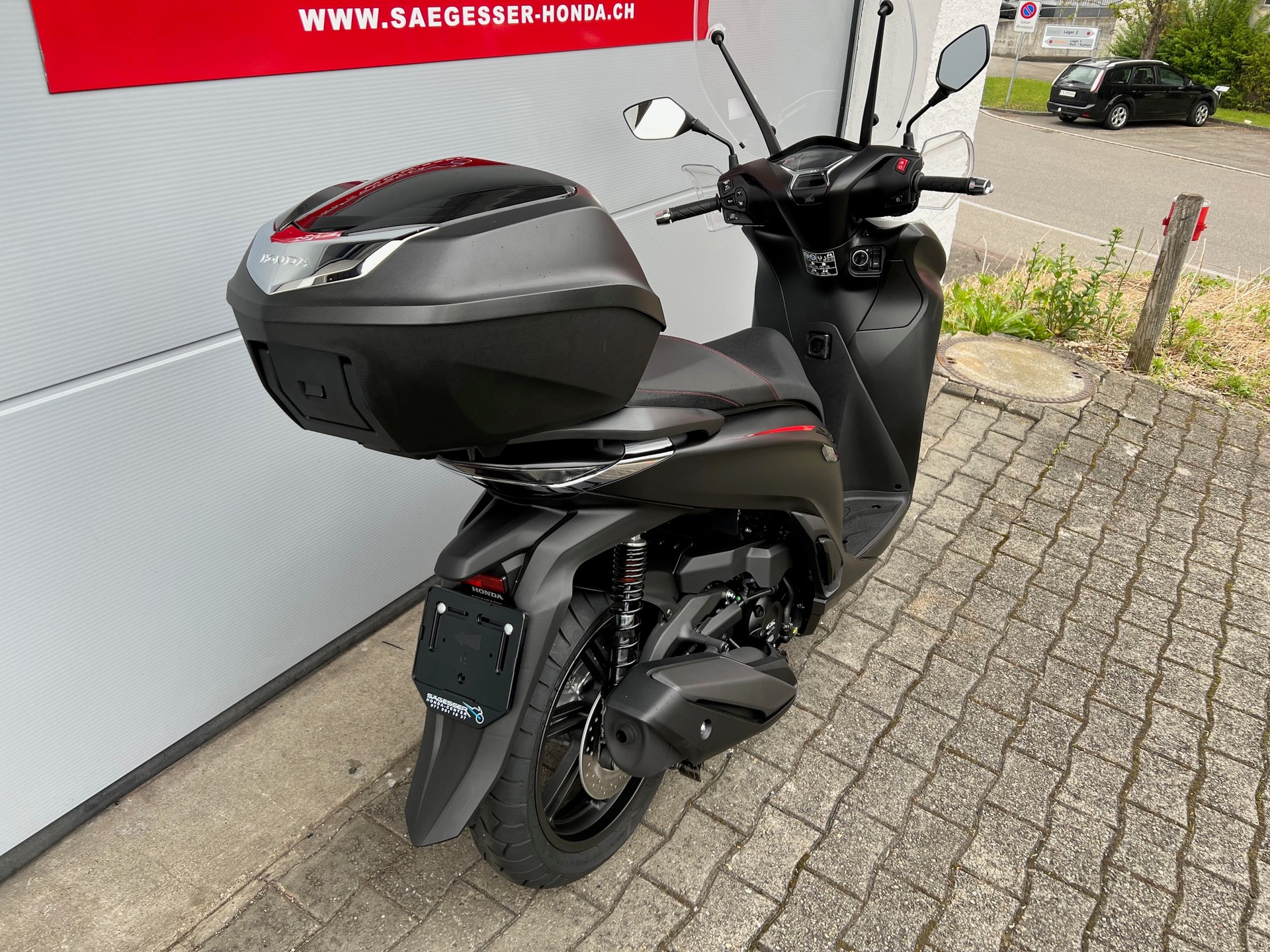HONDA SH 350 AS Sporty-showroom-element-1