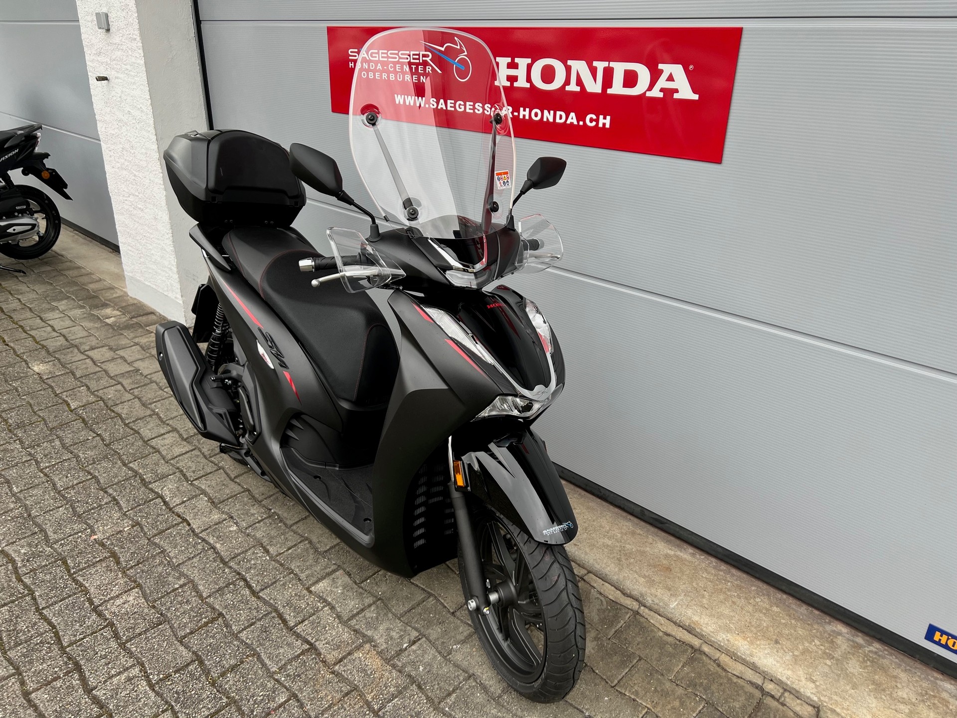 HONDA SH 350 AS Sporty-showroom-element-2