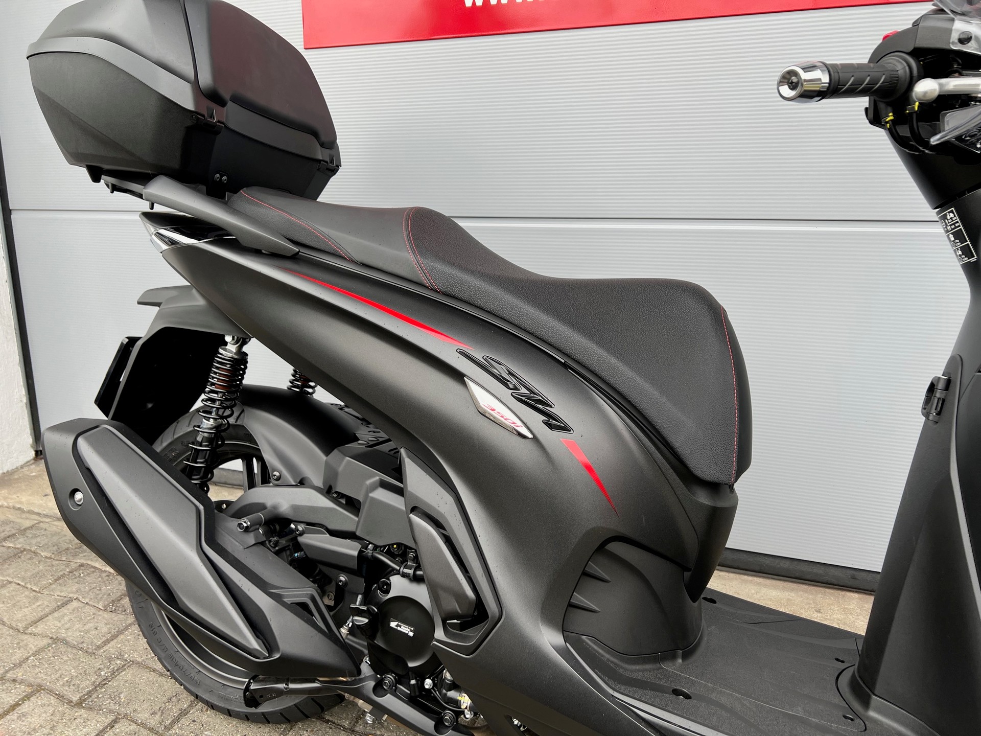 HONDA SH 350 AS Sporty-showroom-element-3