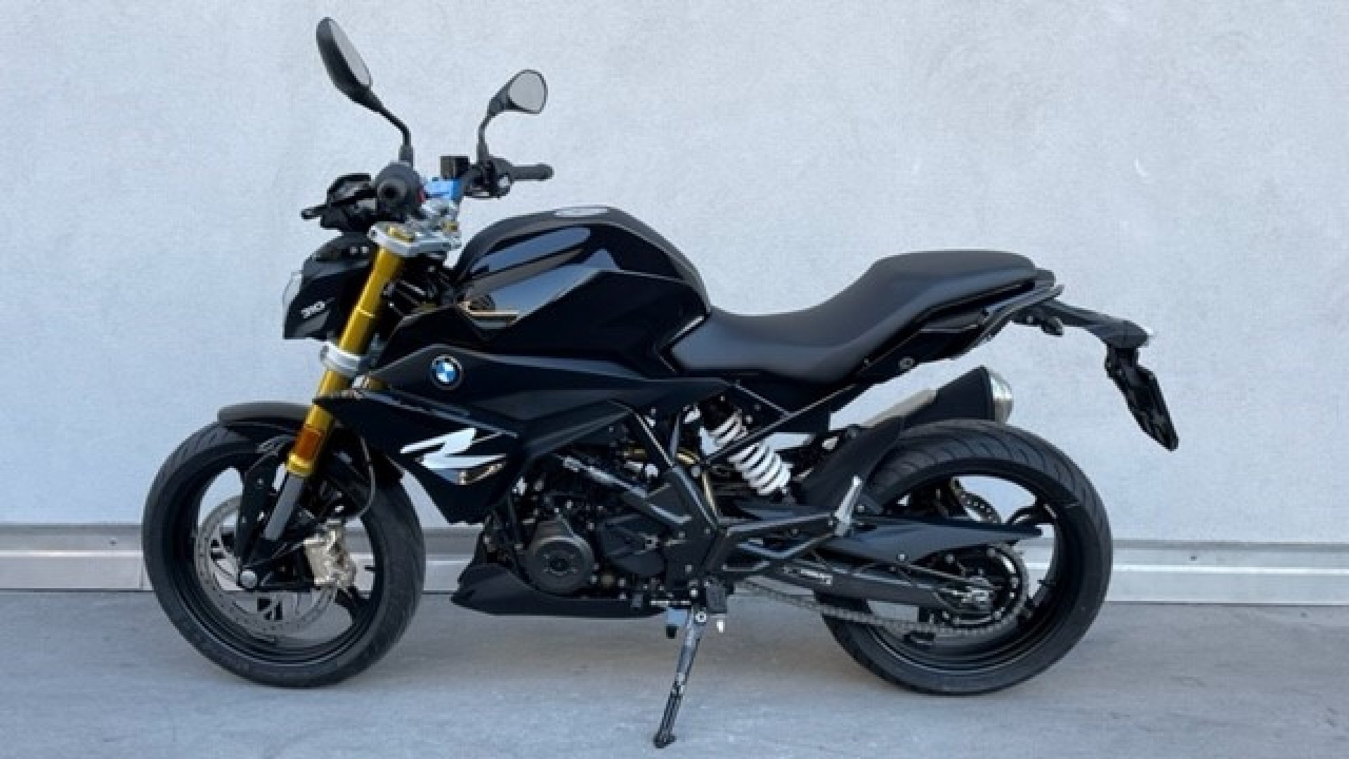 BMW G 310 R-showroom-element-1