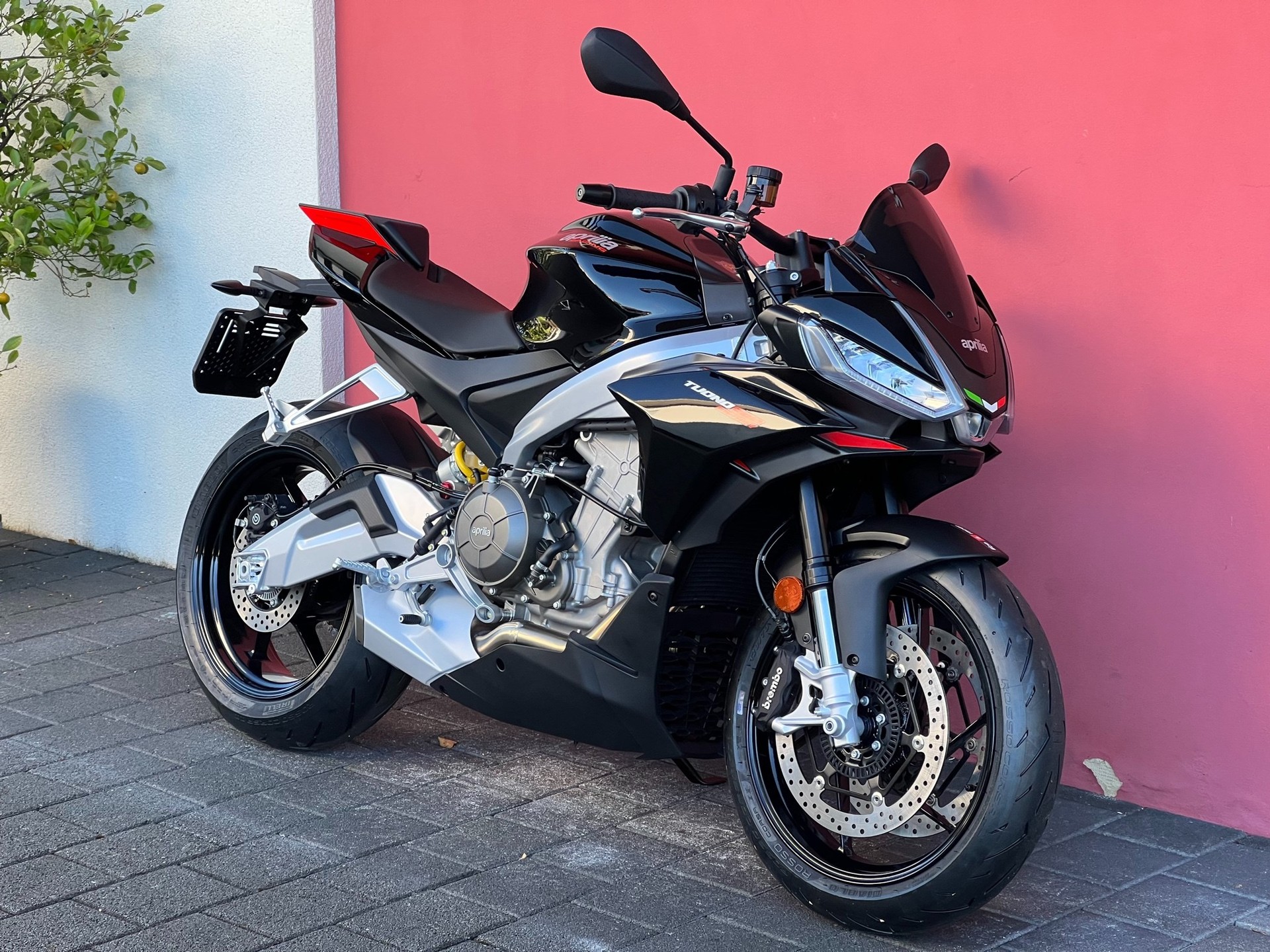 APRILIA Tuono 660 Factory-showroom-element-2