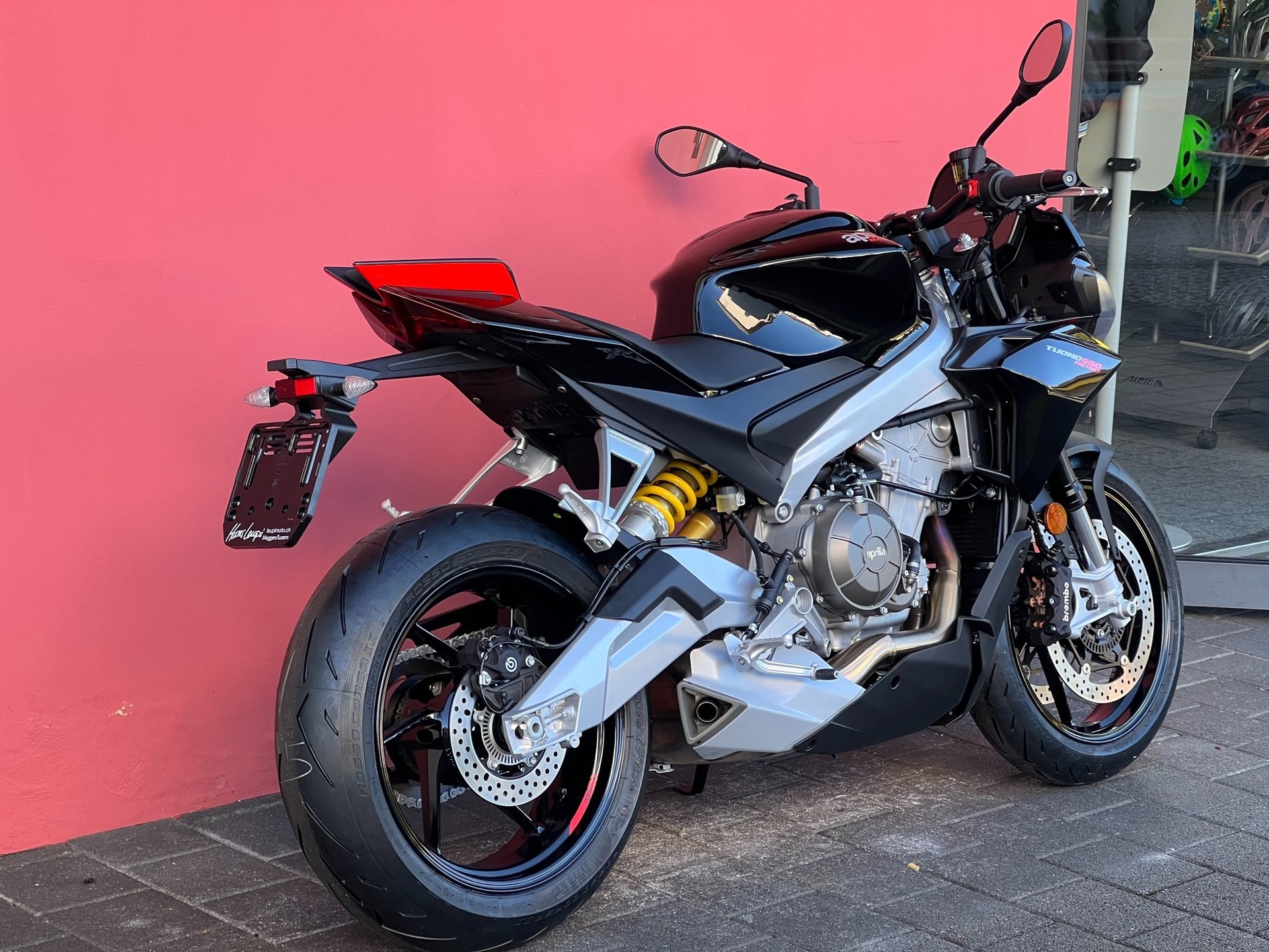 APRILIA Tuono 660 Factory-showroom-element-1
