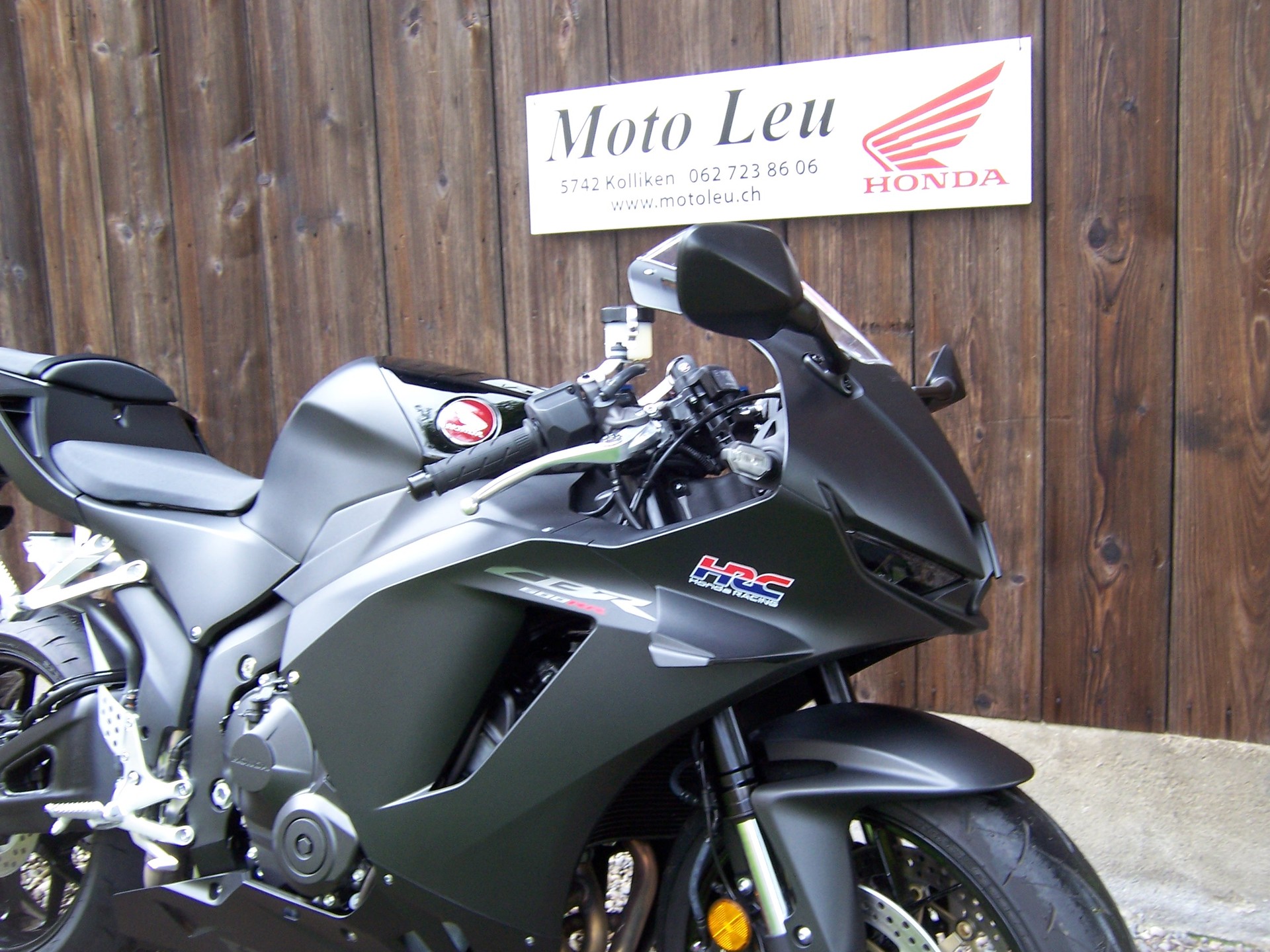 HONDA CBR 600 RR-showroom-element-3