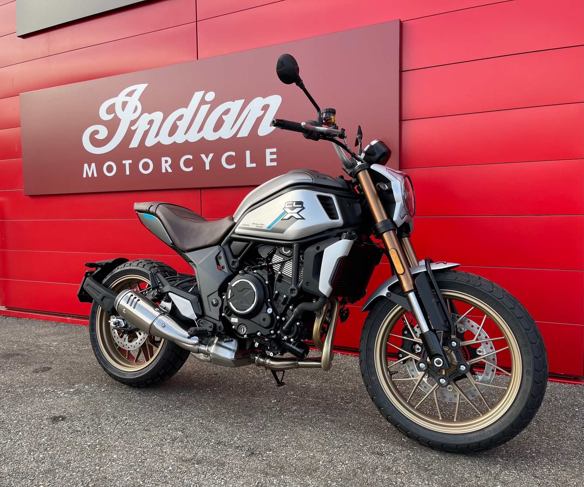 CF MOTO 700 CL-X Heritage-showroom-element-1
