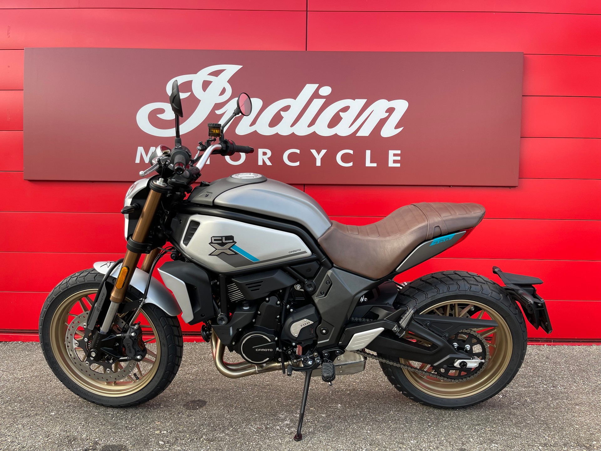 CF MOTO 700 CL-X Heritage-showroom-element-3