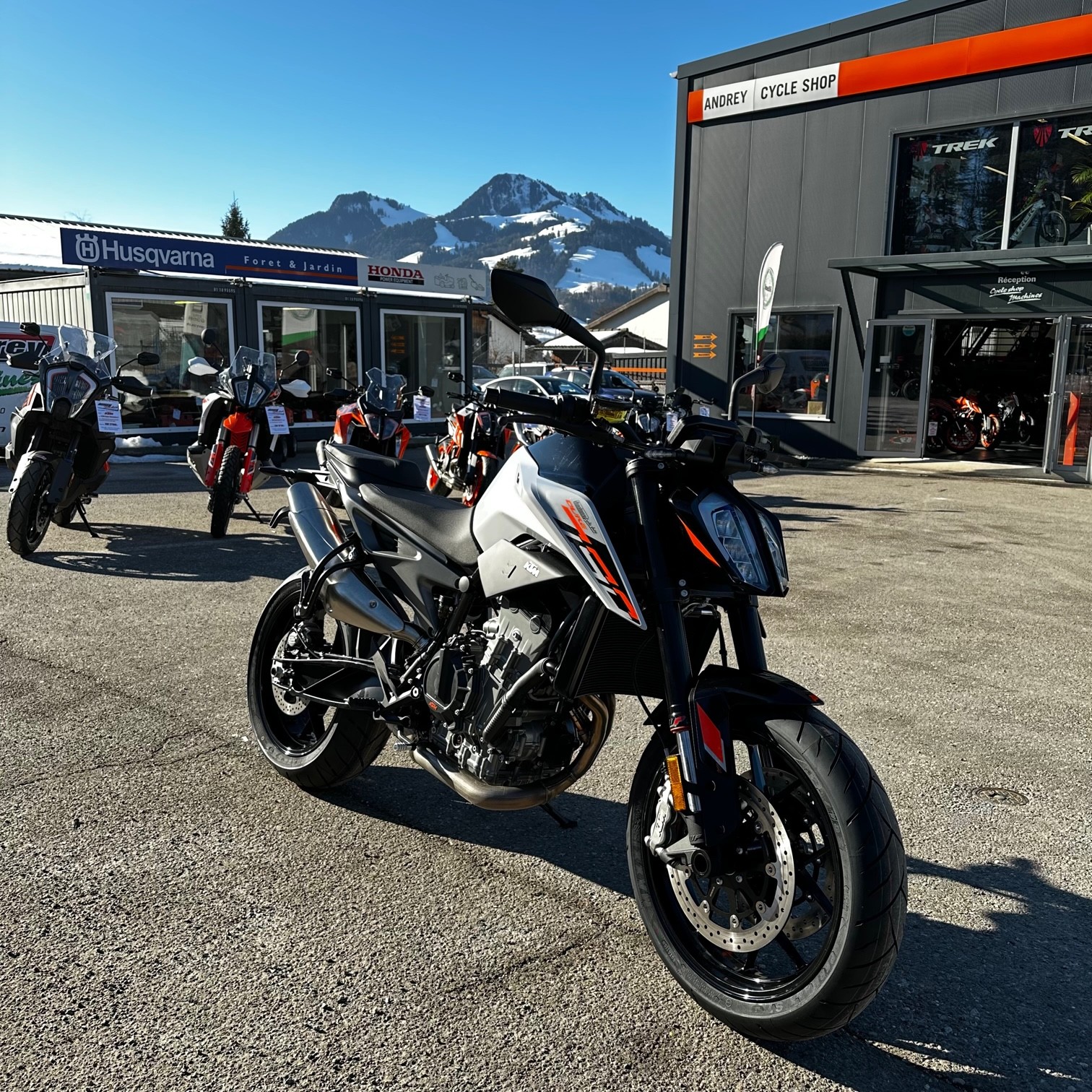 KTM 790 Duke-showroom-element-2