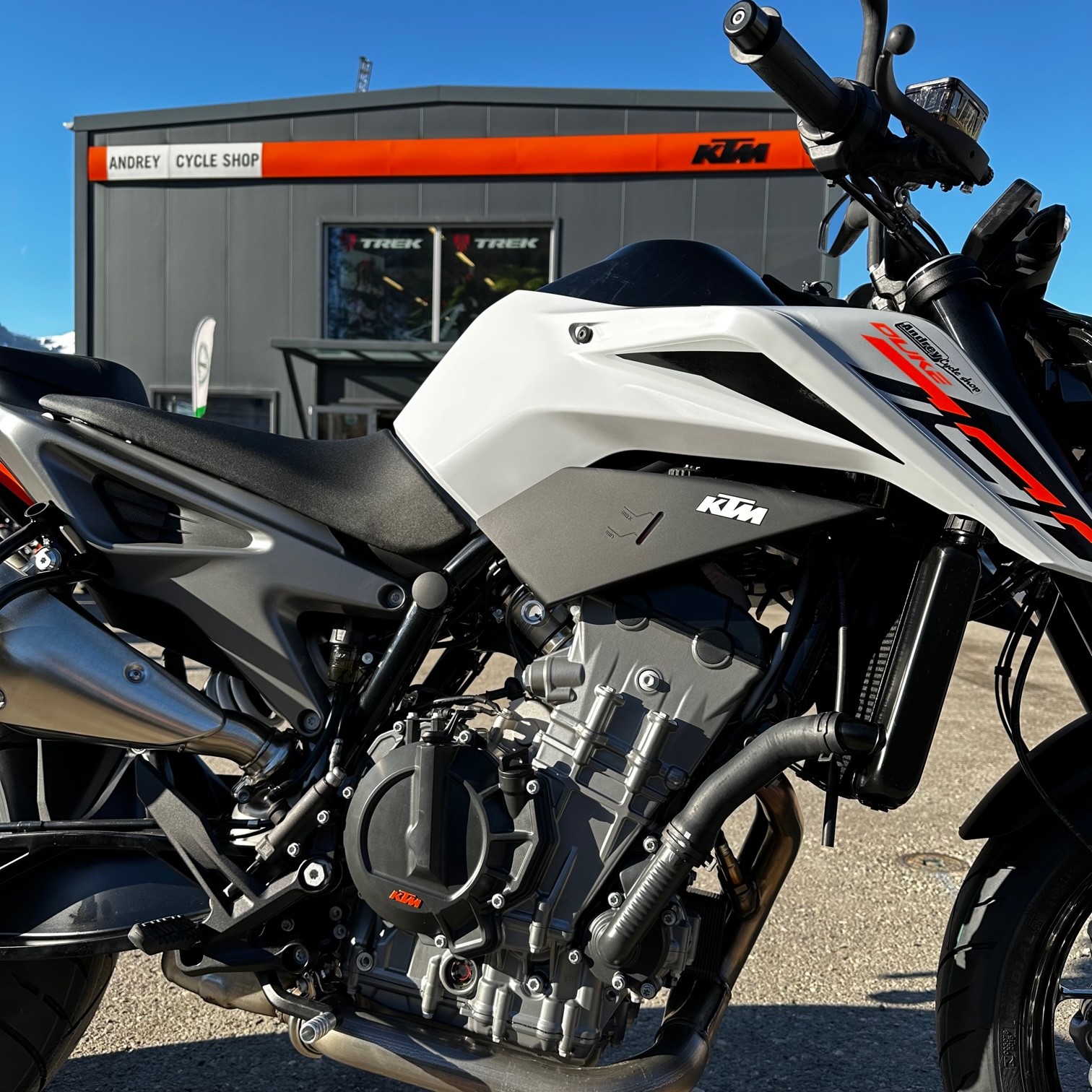 KTM 790 Duke-showroom-element-3