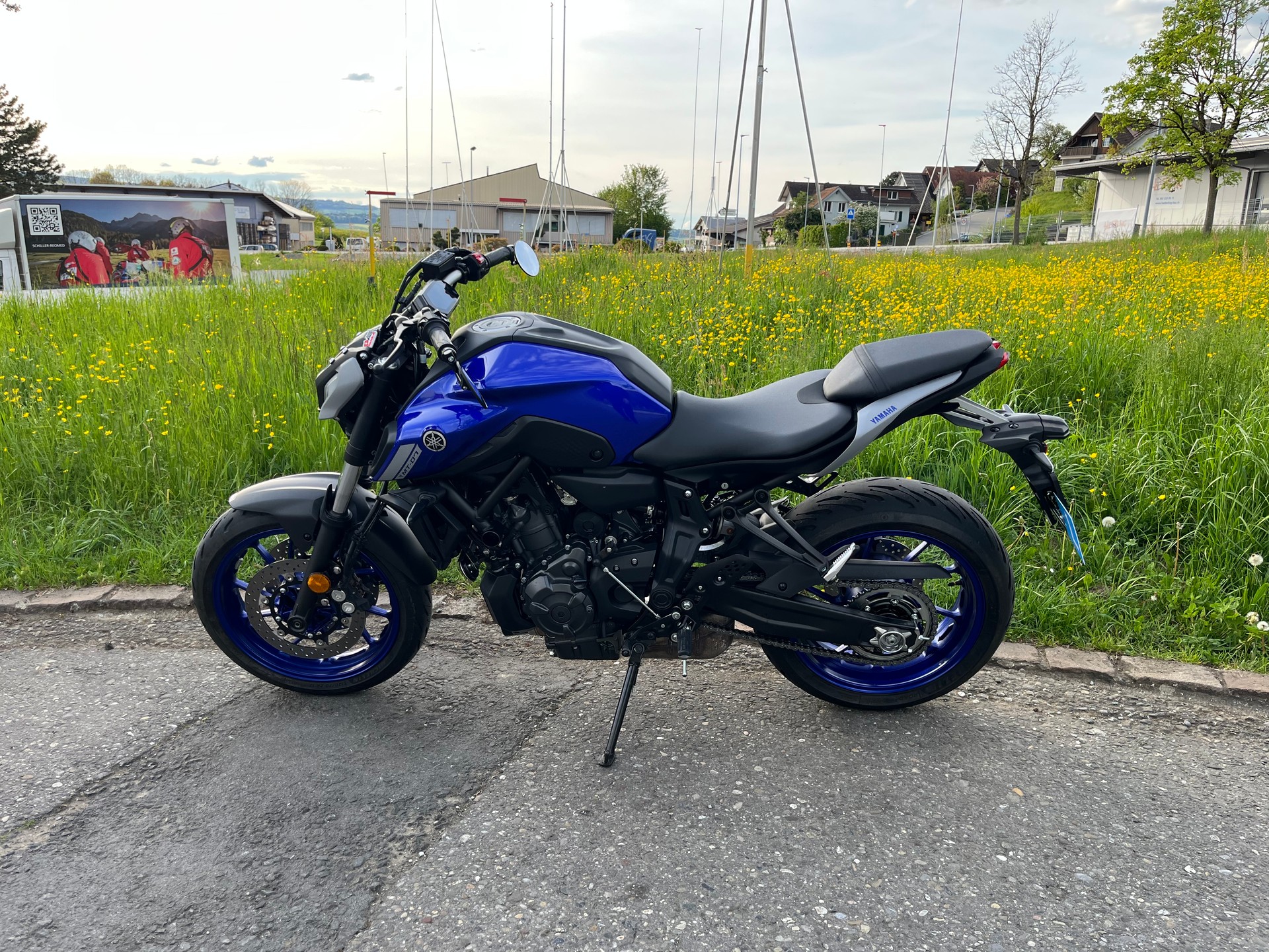 YAMAHA MT-07-showroom-element-1