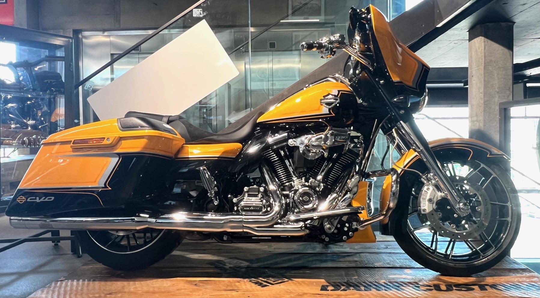 HARLEY-DAVIDSON FLHXSE Street Glide CVO 117