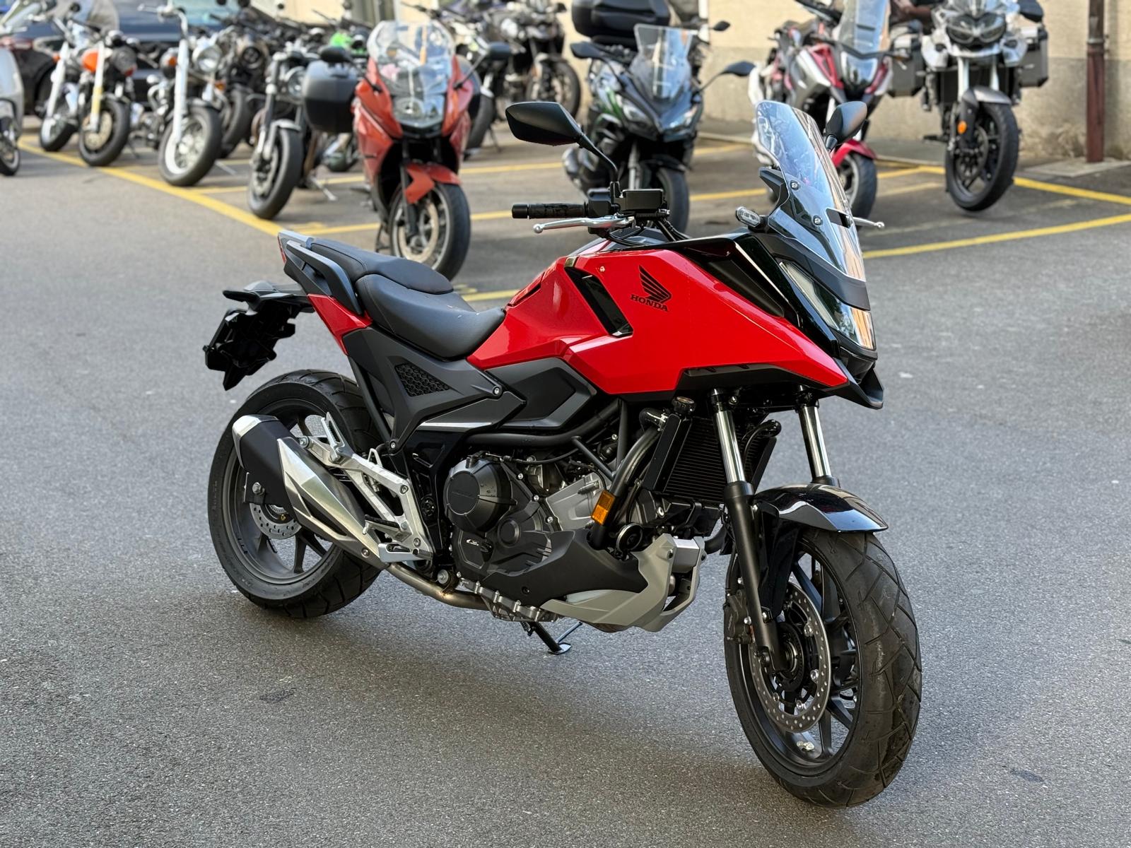 HONDA NC 750 X-showroom-element-1