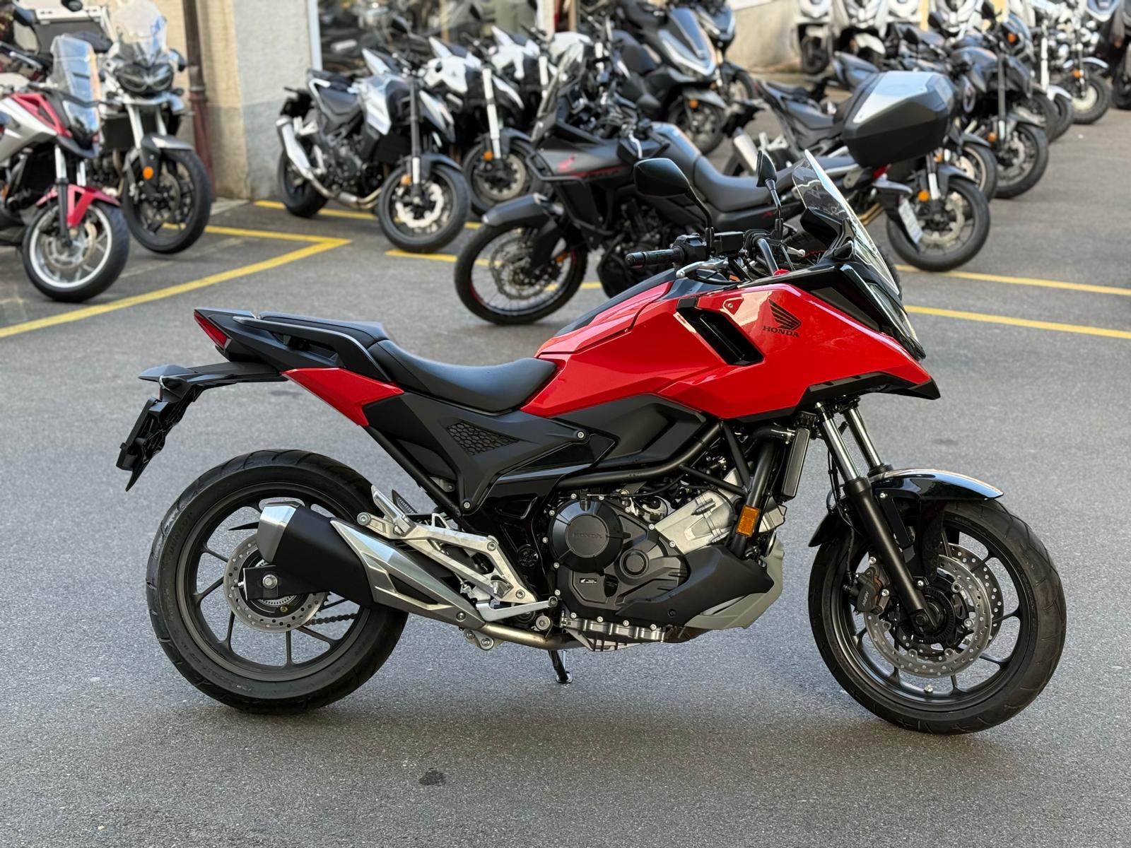 HONDA NC 750 X-showroom-element-3