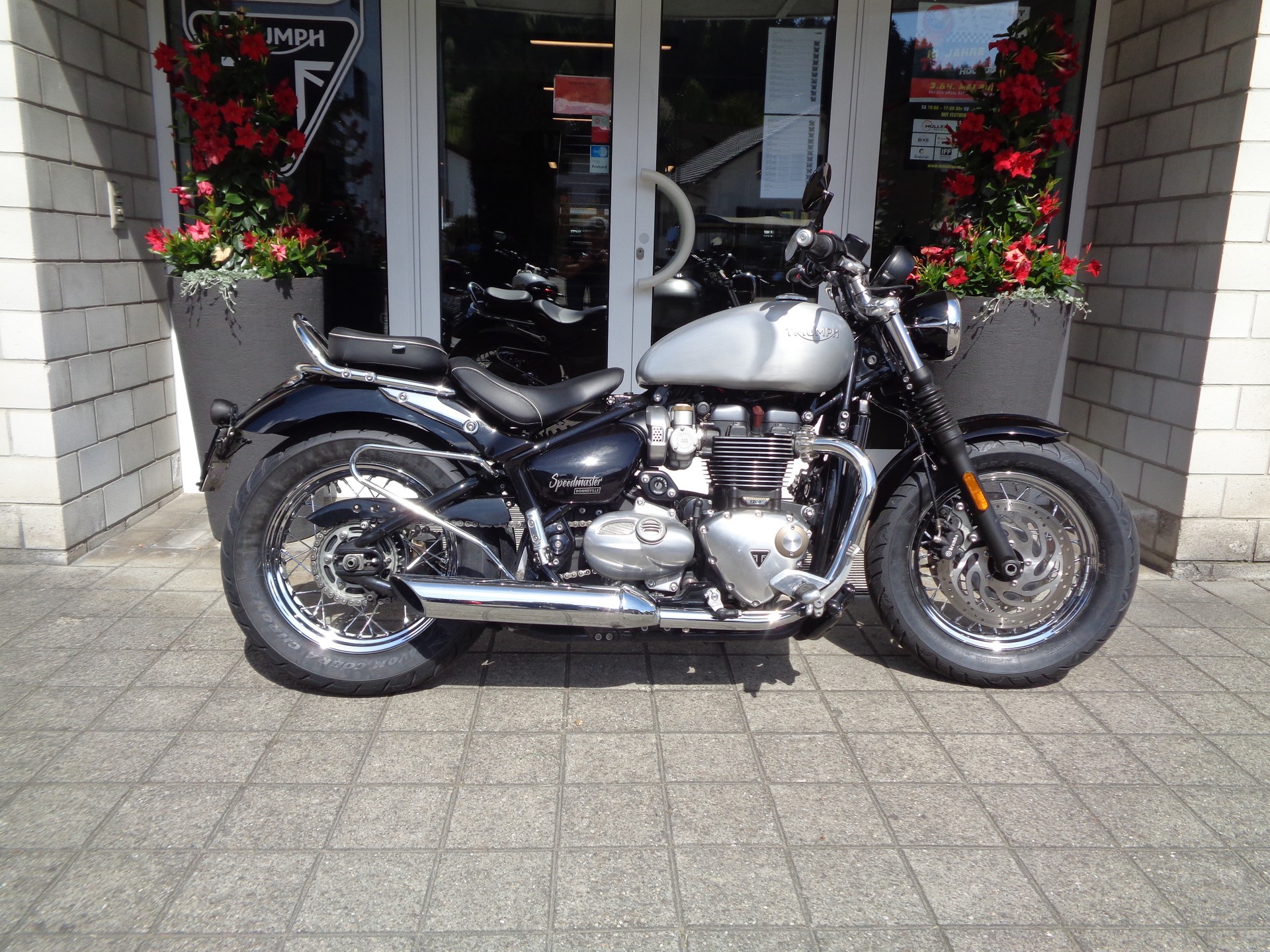 TRIUMPH Bonneville 1200 Speedmaster ABS-showroom-element-1