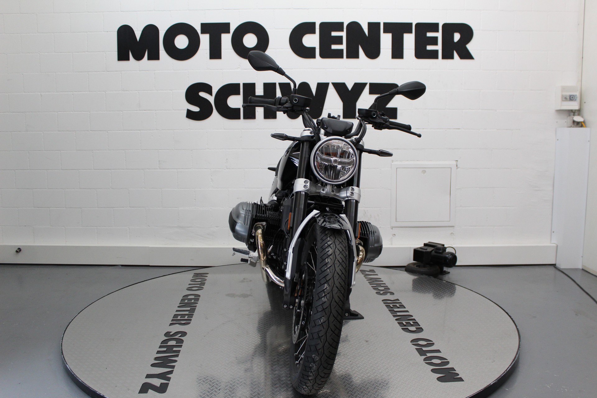 BMW R 12-showroom-element-2