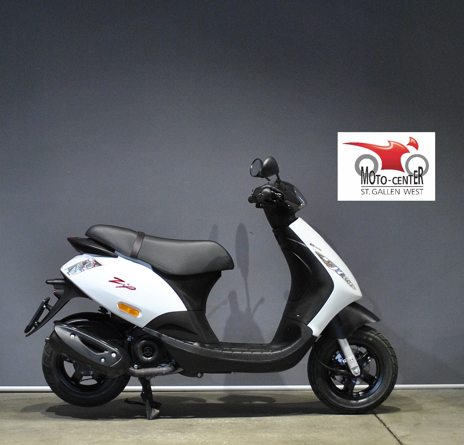 PIAGGIO Zip 50 4-T (45km/h)-showroom-element-1