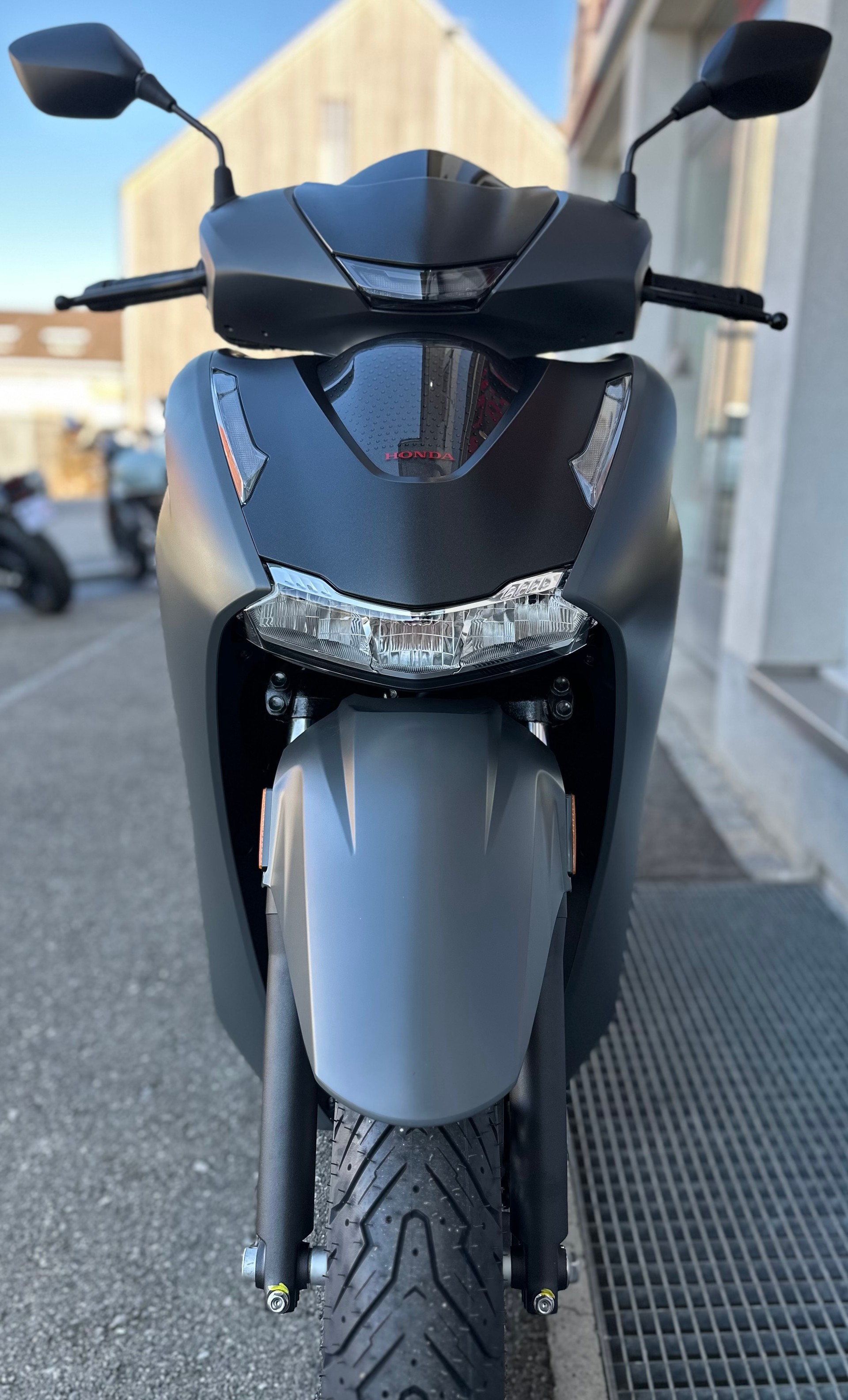 HONDA SH 350 AS Sporty-showroom-element-1