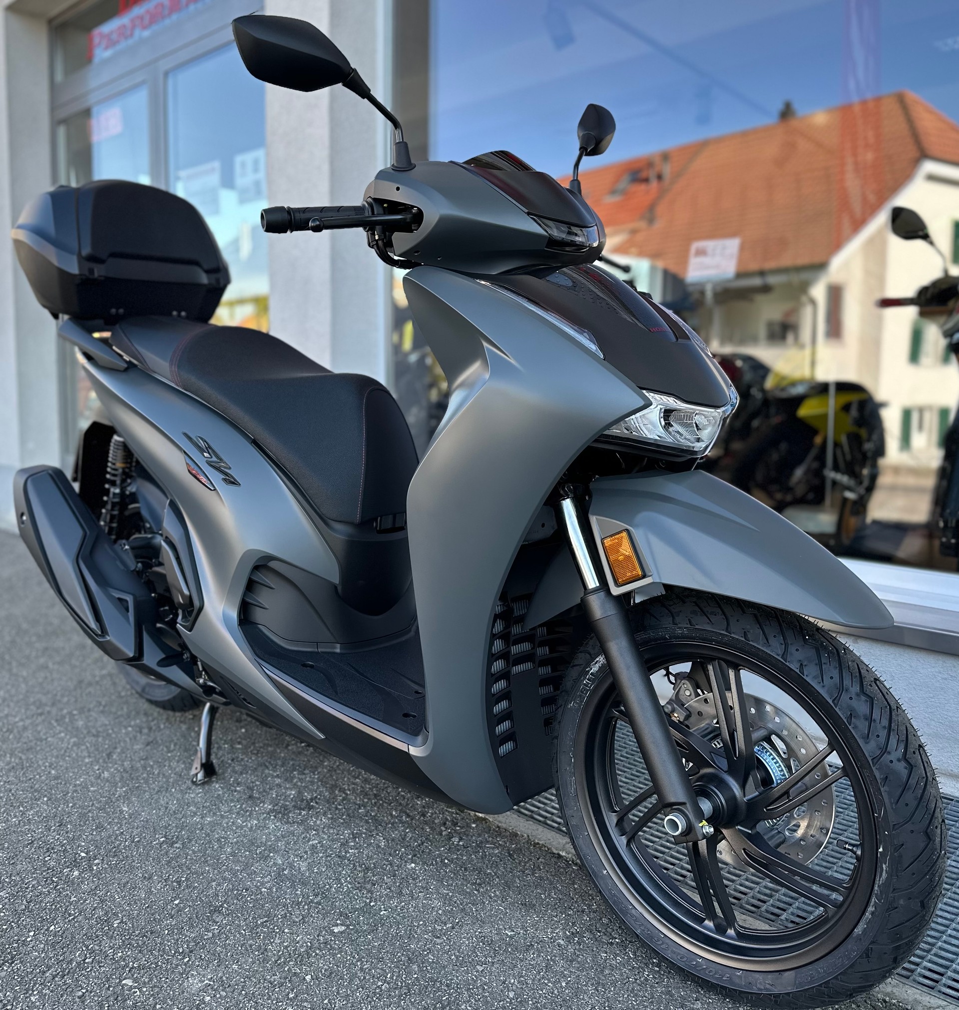 HONDA SH 350 AS Sporty-showroom-element-2