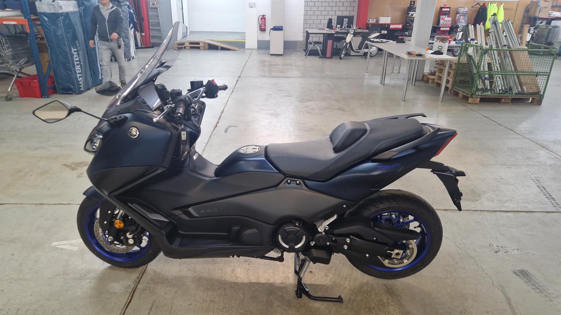YAMAHA T-MAX XP 560-showroom-element-2