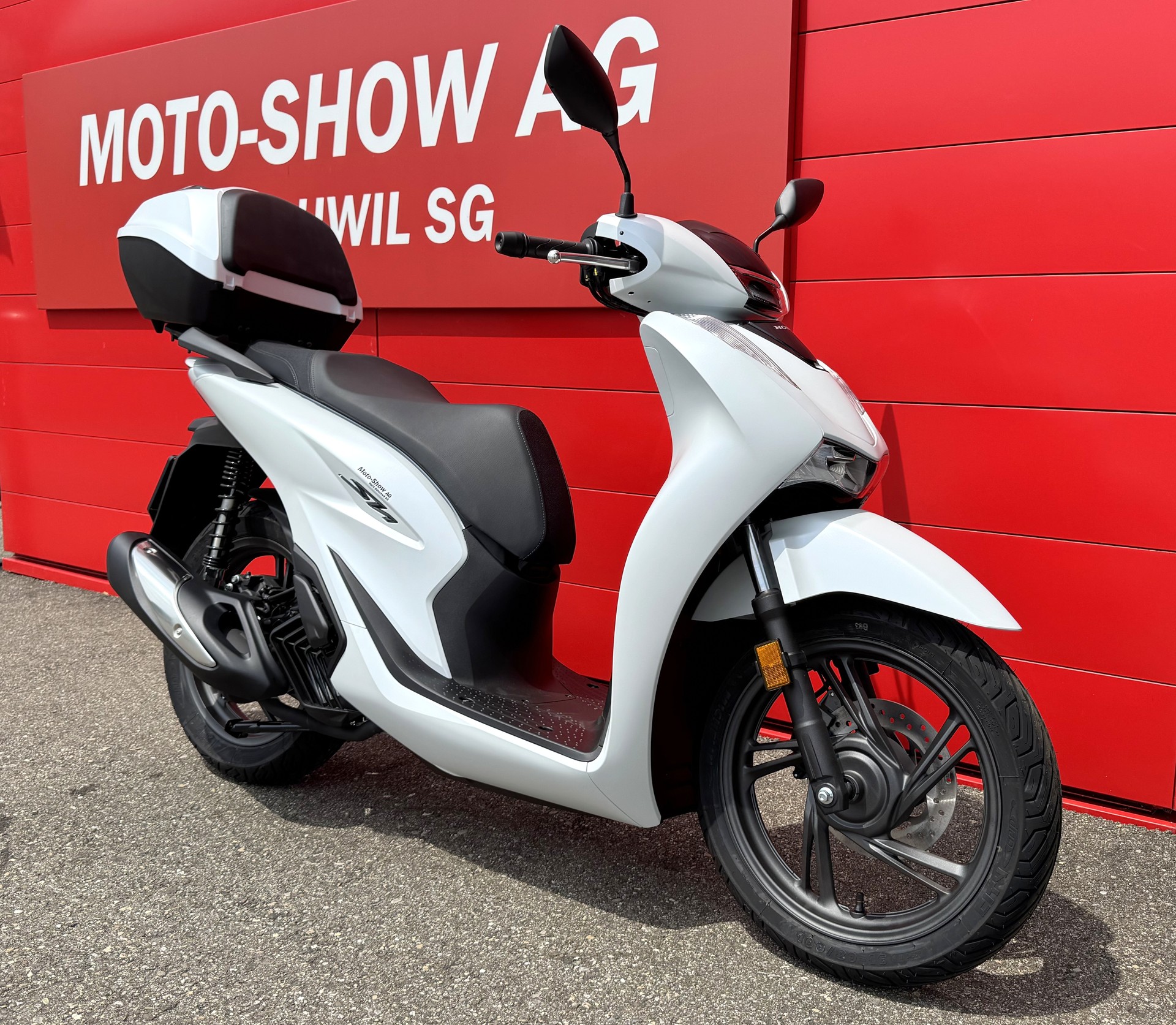 HONDA SH 125 +-showroom-element-1