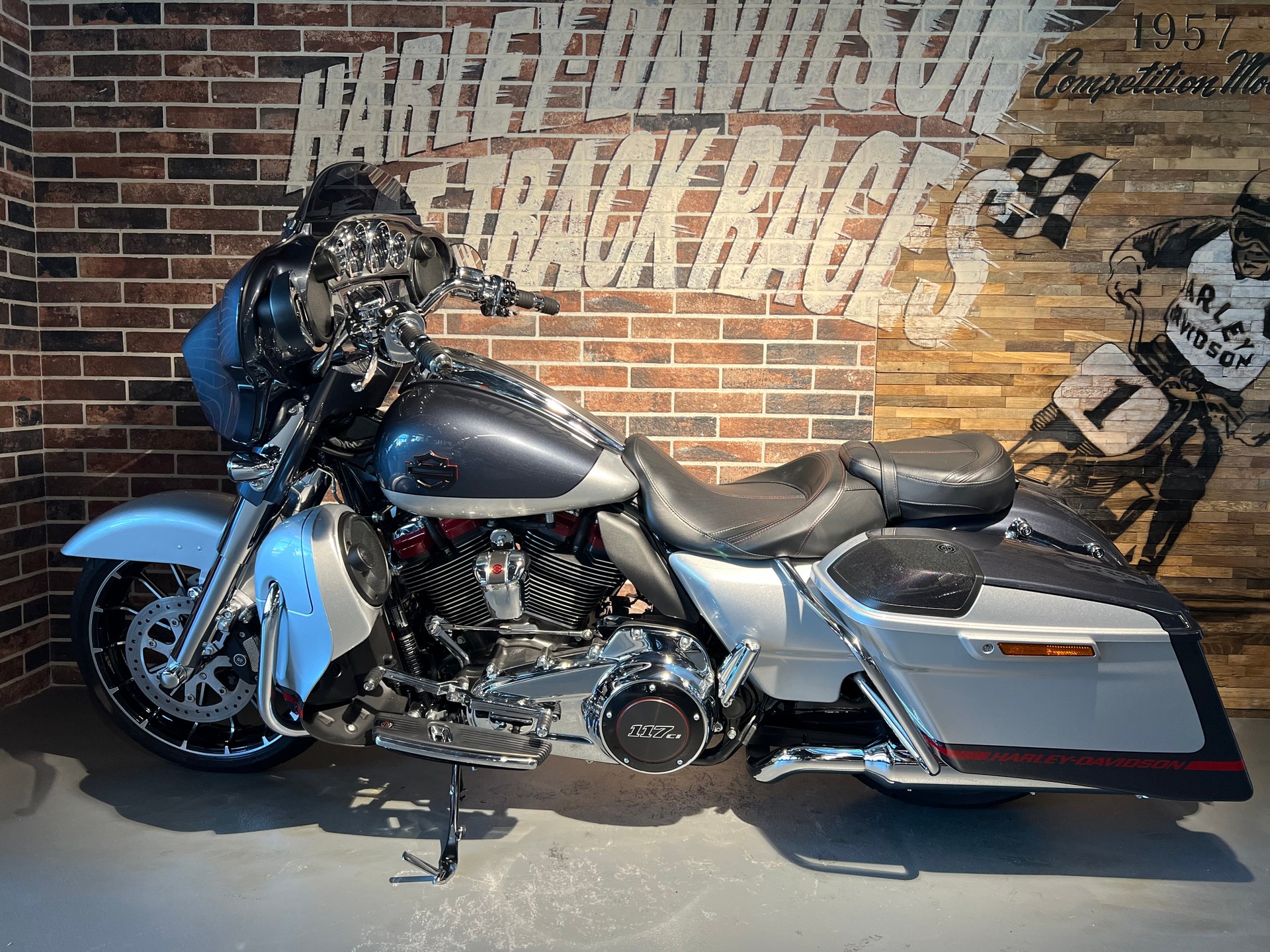 HARLEY-DAVIDSON FLHXSE Street Glide ABS CVO 117-showroom-element-1