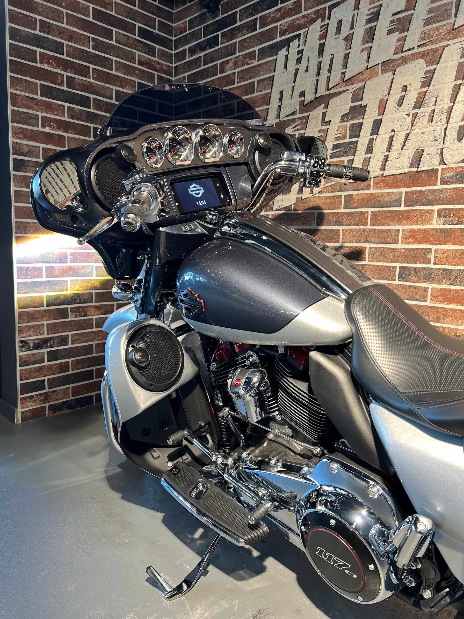 HARLEY-DAVIDSON FLHXSE Street Glide ABS CVO 117-showroom-element-3