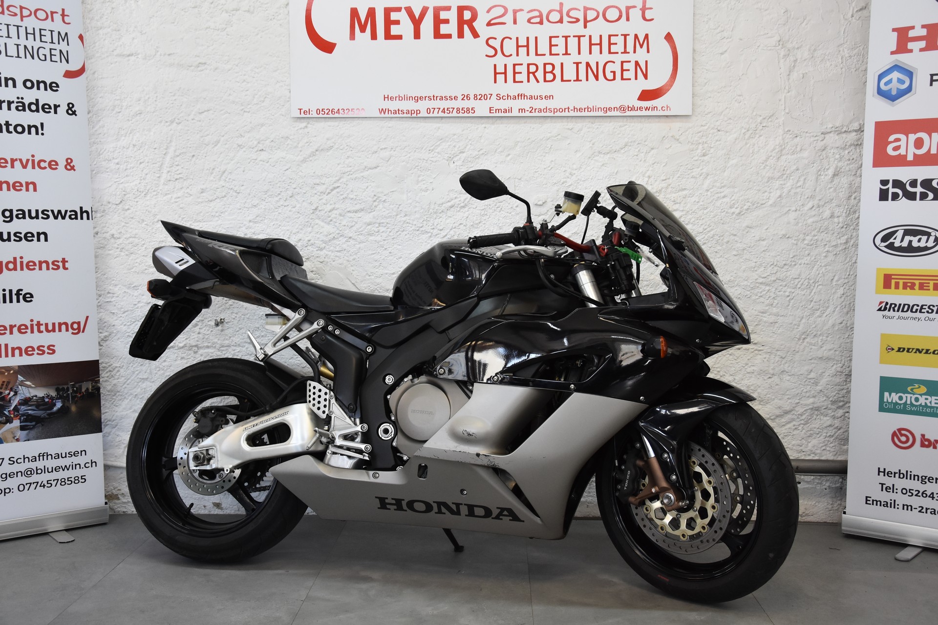 HONDA CBR 1000 RR-showroom-element-3