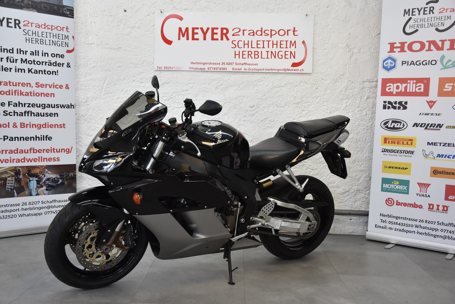 HONDA CBR 1000 RR-showroom-element-1