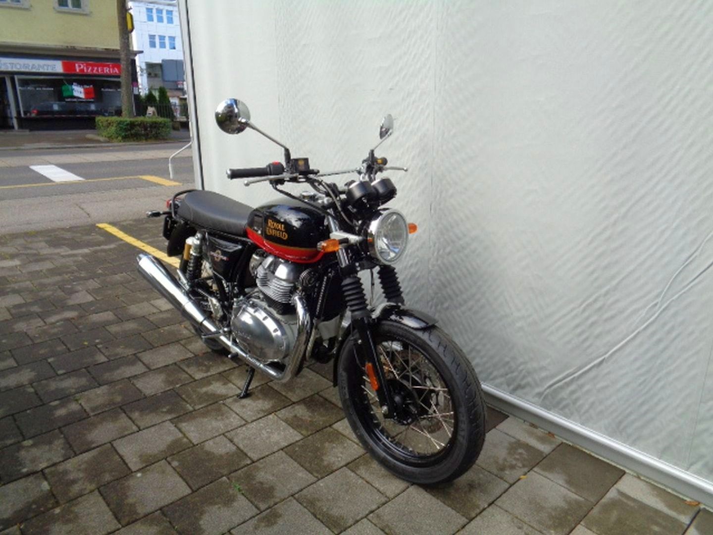 ROYAL ENFIELD INTERCEPTOR 650 TWIN-showroom-element-1