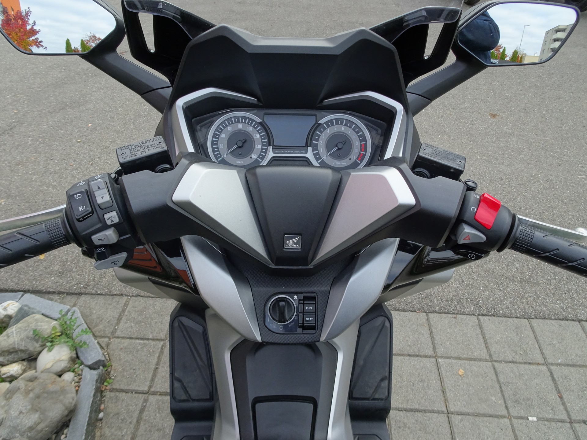 HONDA NSS 300 Forza ABS-image-4