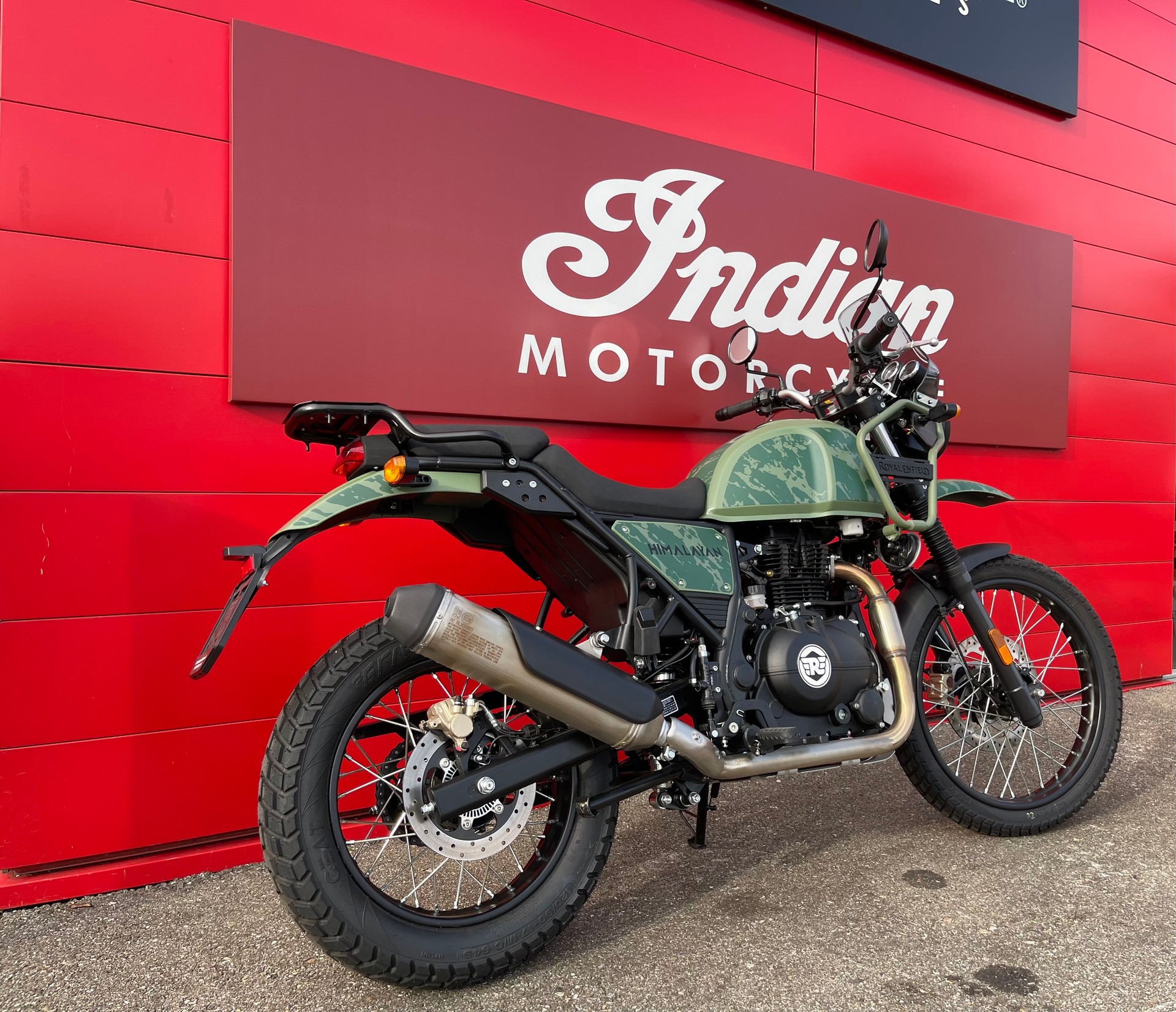 ROYAL ENFIELD Himalayan-showroom-element-2