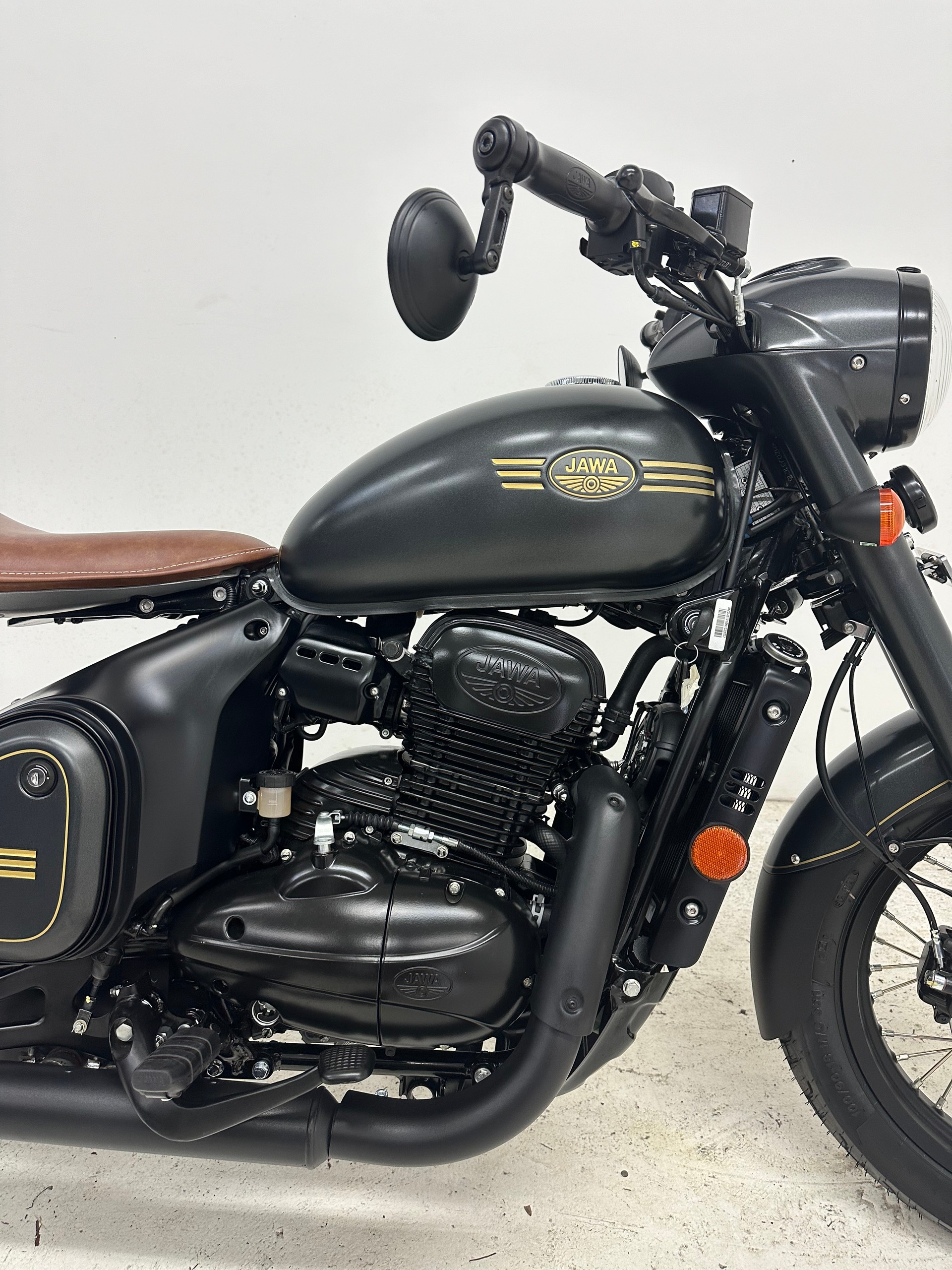 JAWA Pérák-showroom-element-1
