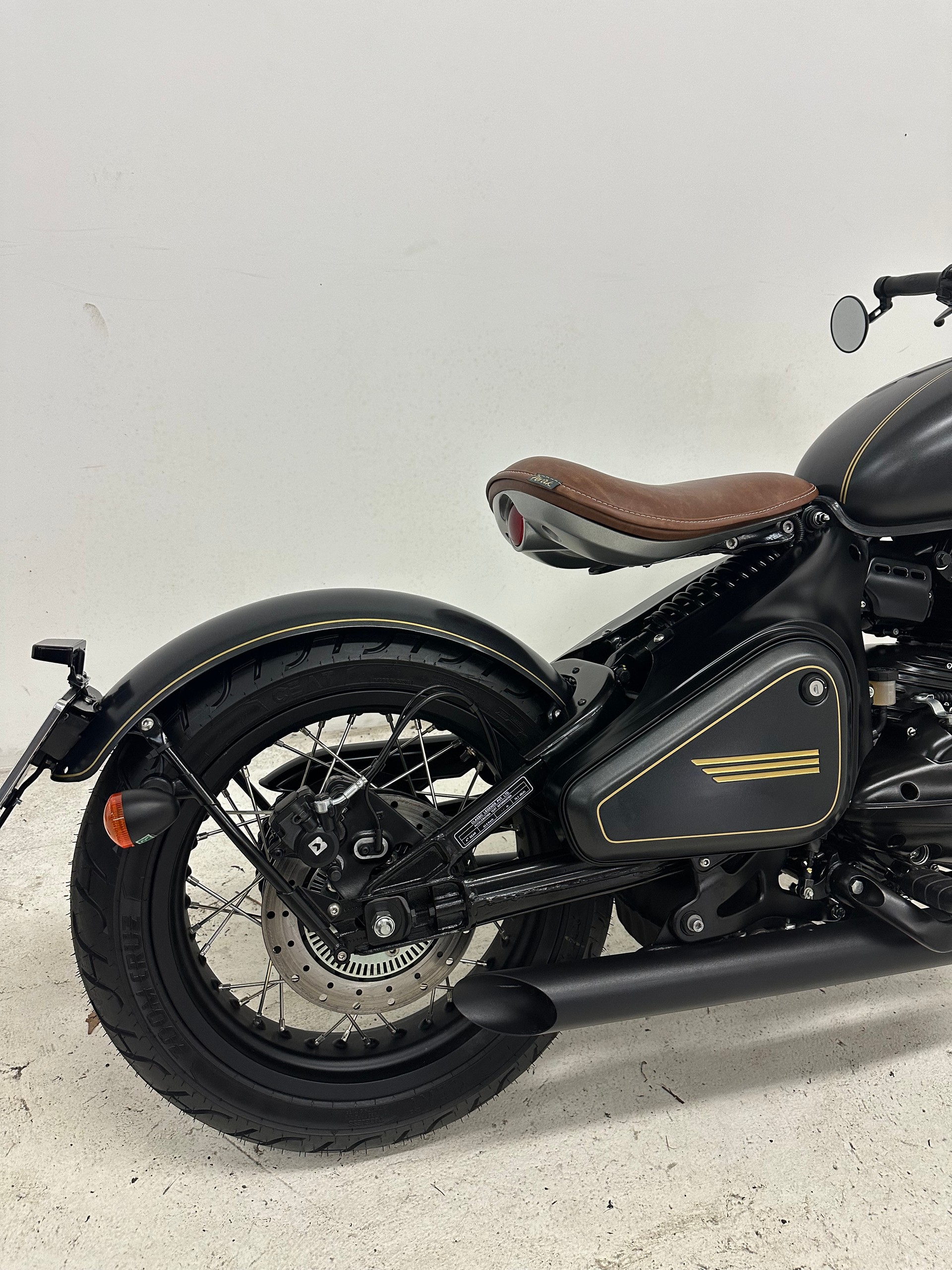 JAWA Pérák-showroom-element-3