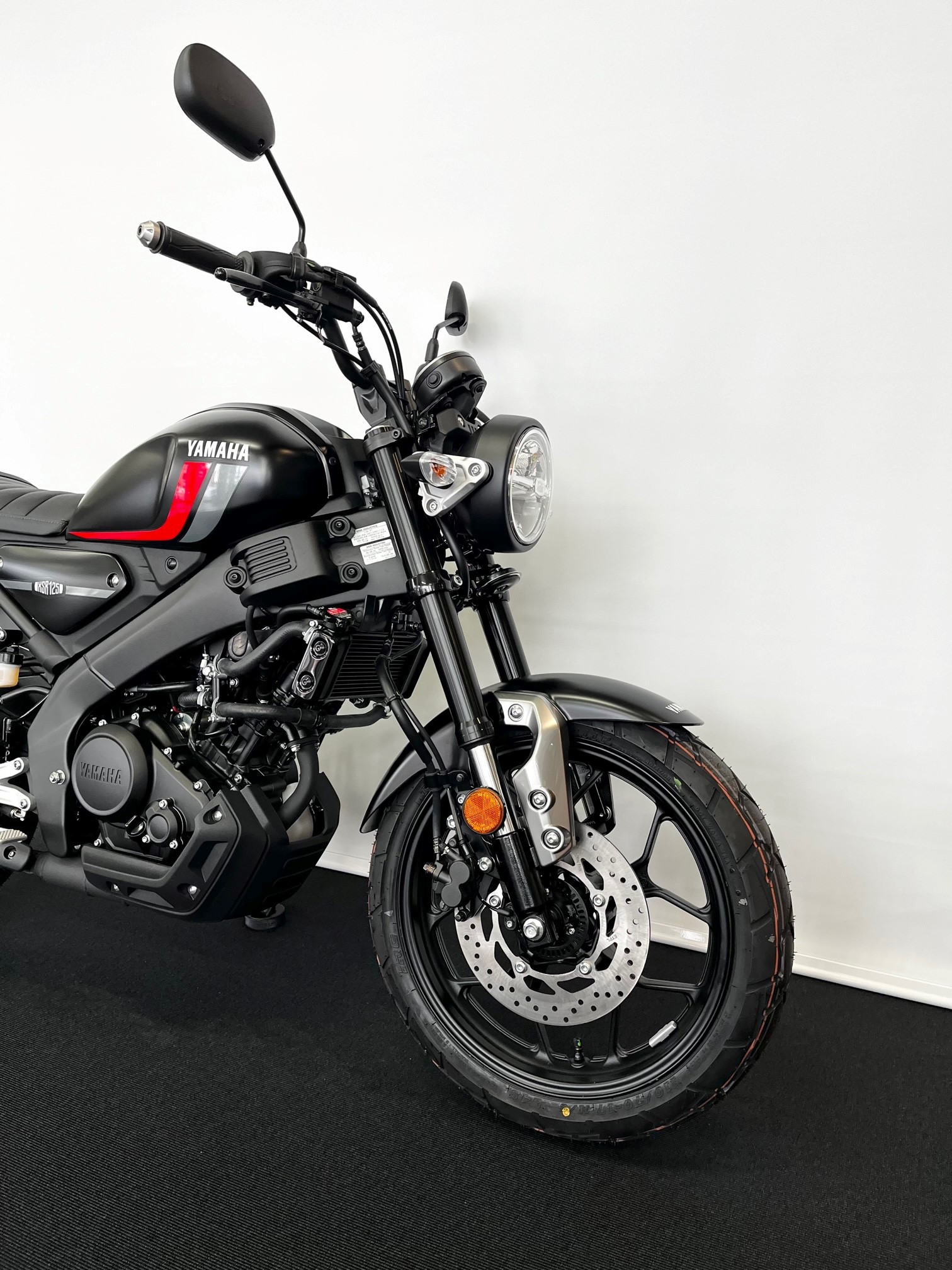 YAMAHA XSR 125-showroom-element-2